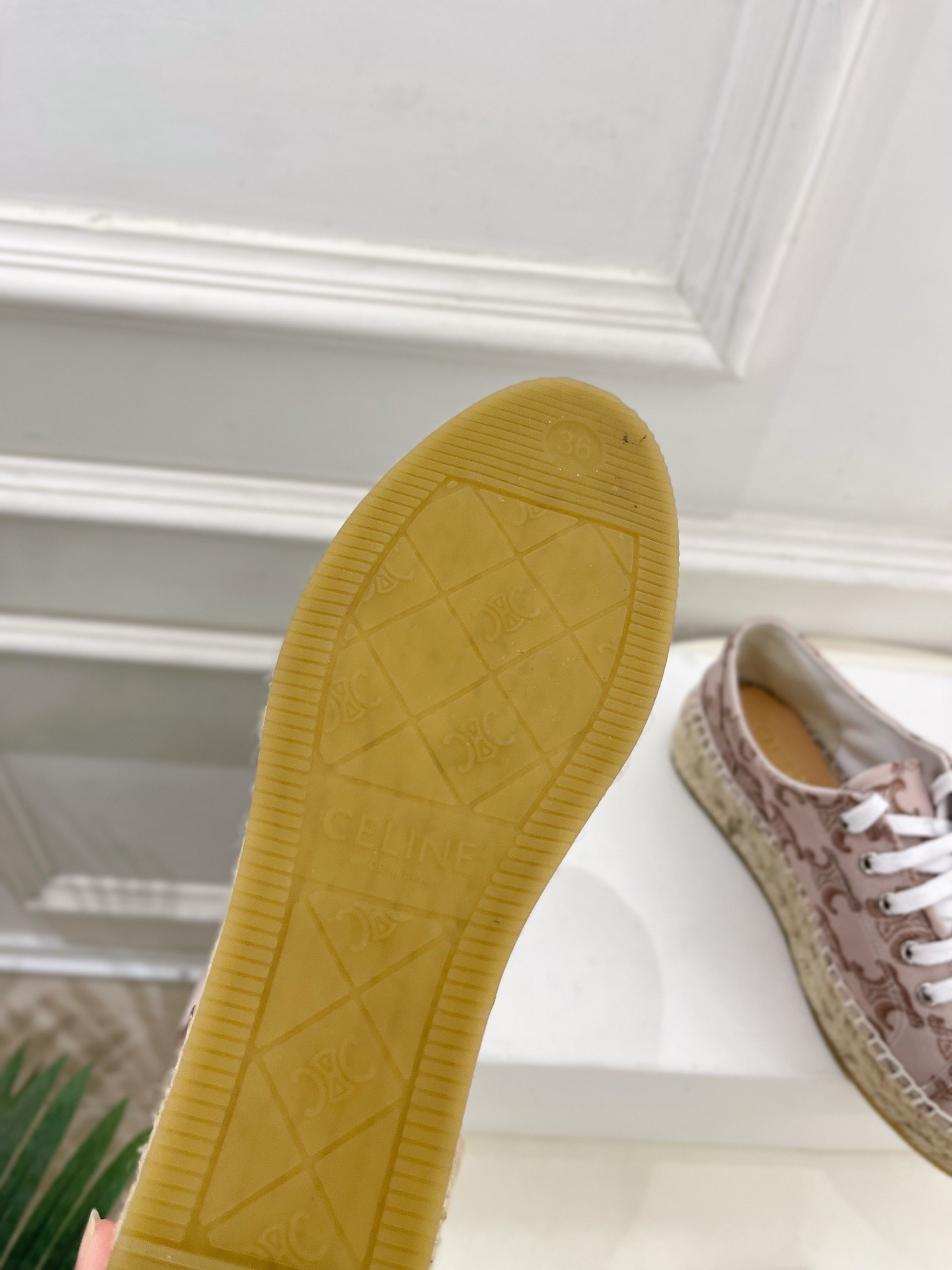 CELINE | 赛琳 25𝐬𝐬
💛2025春夏新品 LES ESPADRILLES凯旋门系带帆