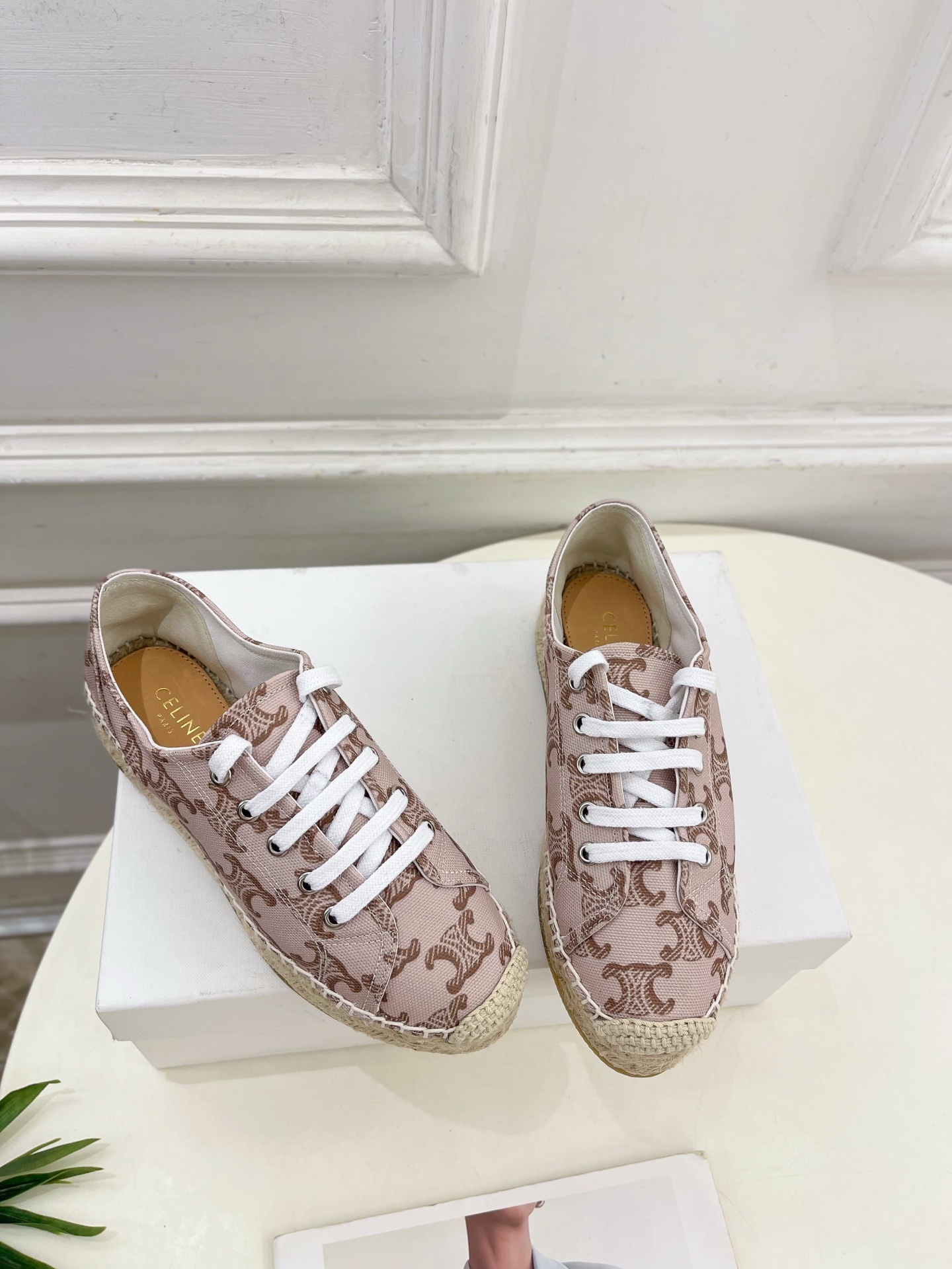CELINE | 赛琳 25𝐬𝐬
💛2025春夏新品 LES ESPADRILLES凯旋门系带帆