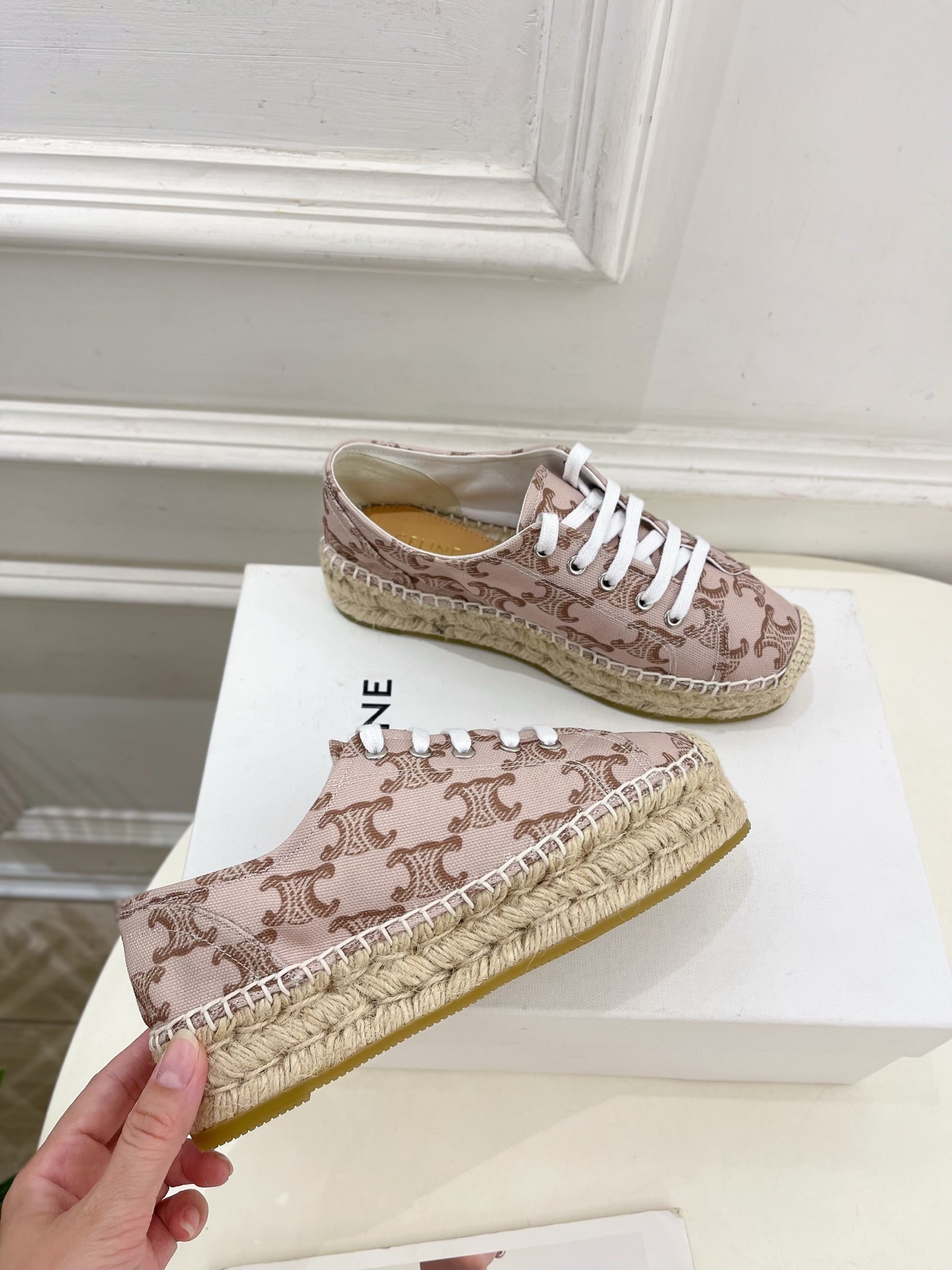 CELINE | 赛琳 25𝐬𝐬
💛2025春夏新品 LES ESPADRILLES凯旋门系带帆