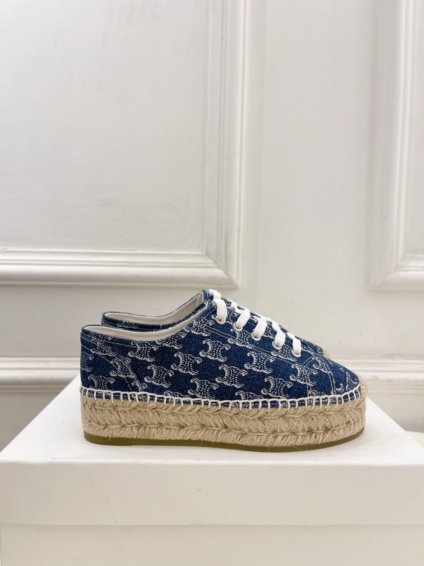 CELINE | 赛琳 25𝐬𝐬
💛2025春夏新品 LES ESPADRILLES凯旋门系带帆