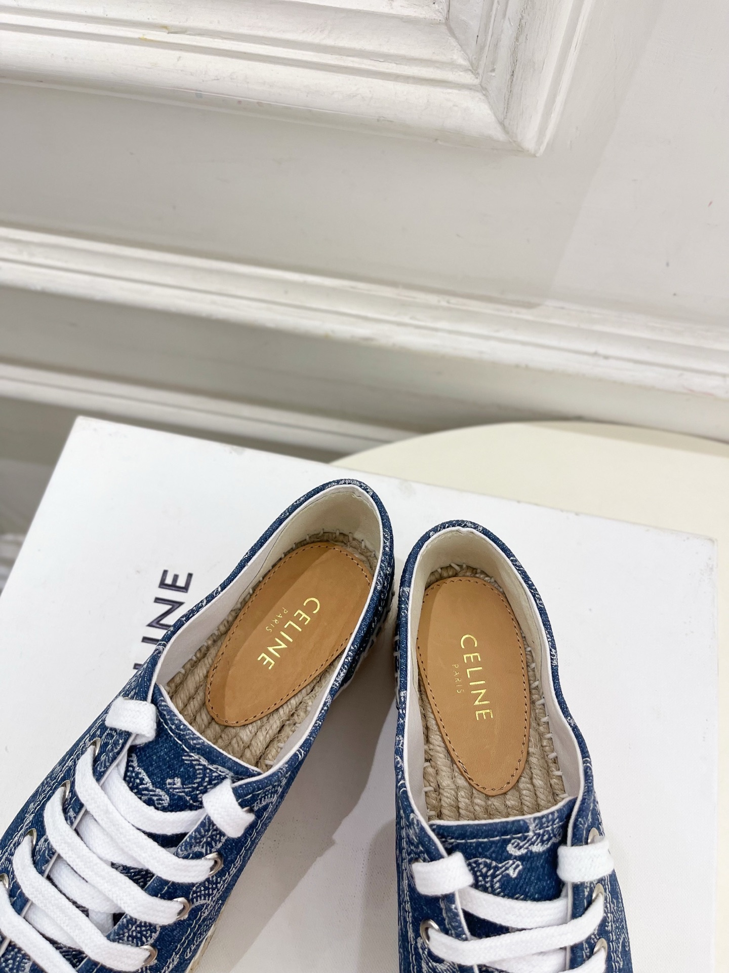 CELINE | 赛琳 25𝐬𝐬
💛2025春夏新品 LES ESPADRILLES凯旋门系带帆