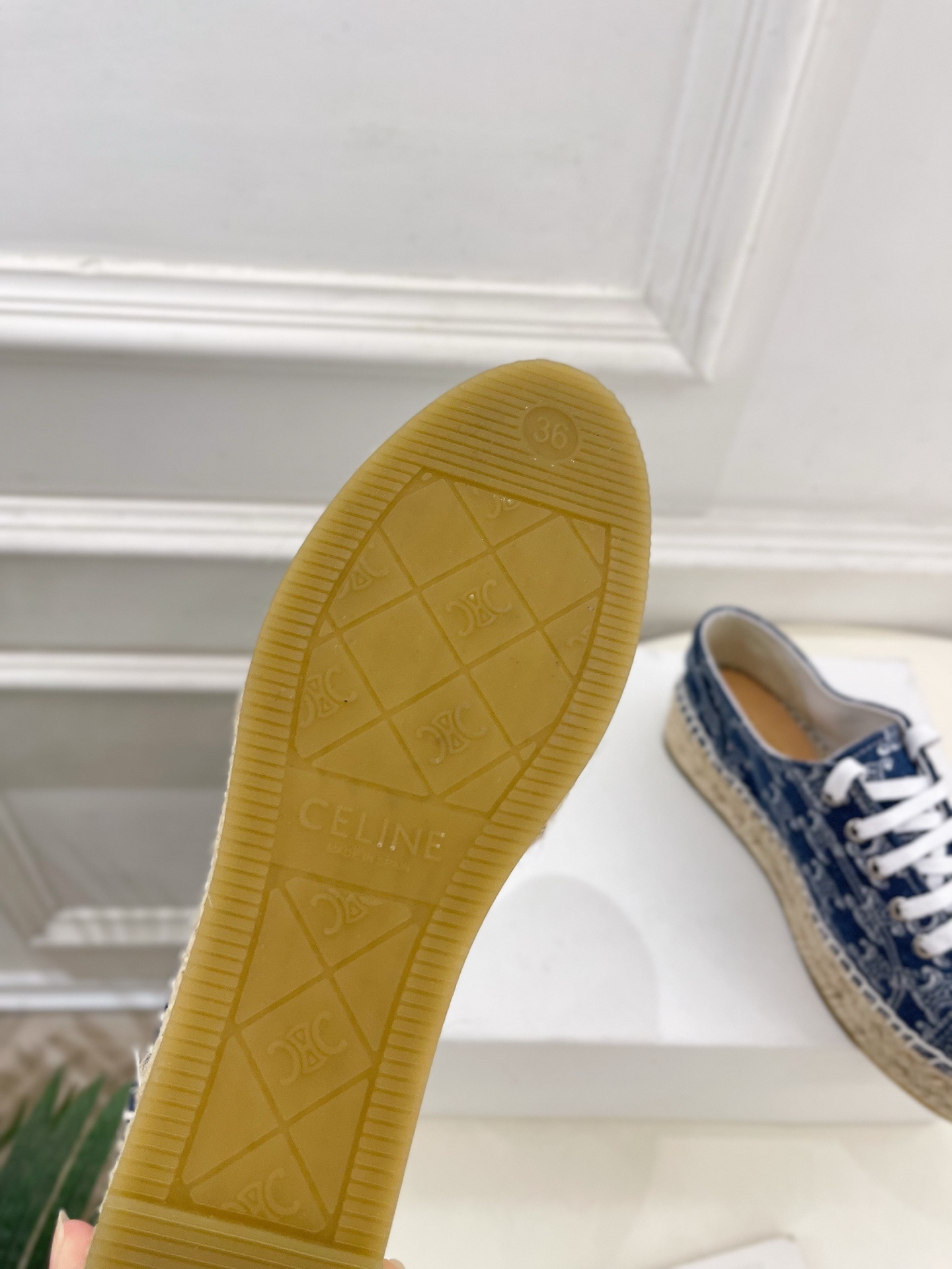CELINE | 赛琳 25𝐬𝐬
💛2025春夏新品 LES ESPADRILLES凯旋门系带帆