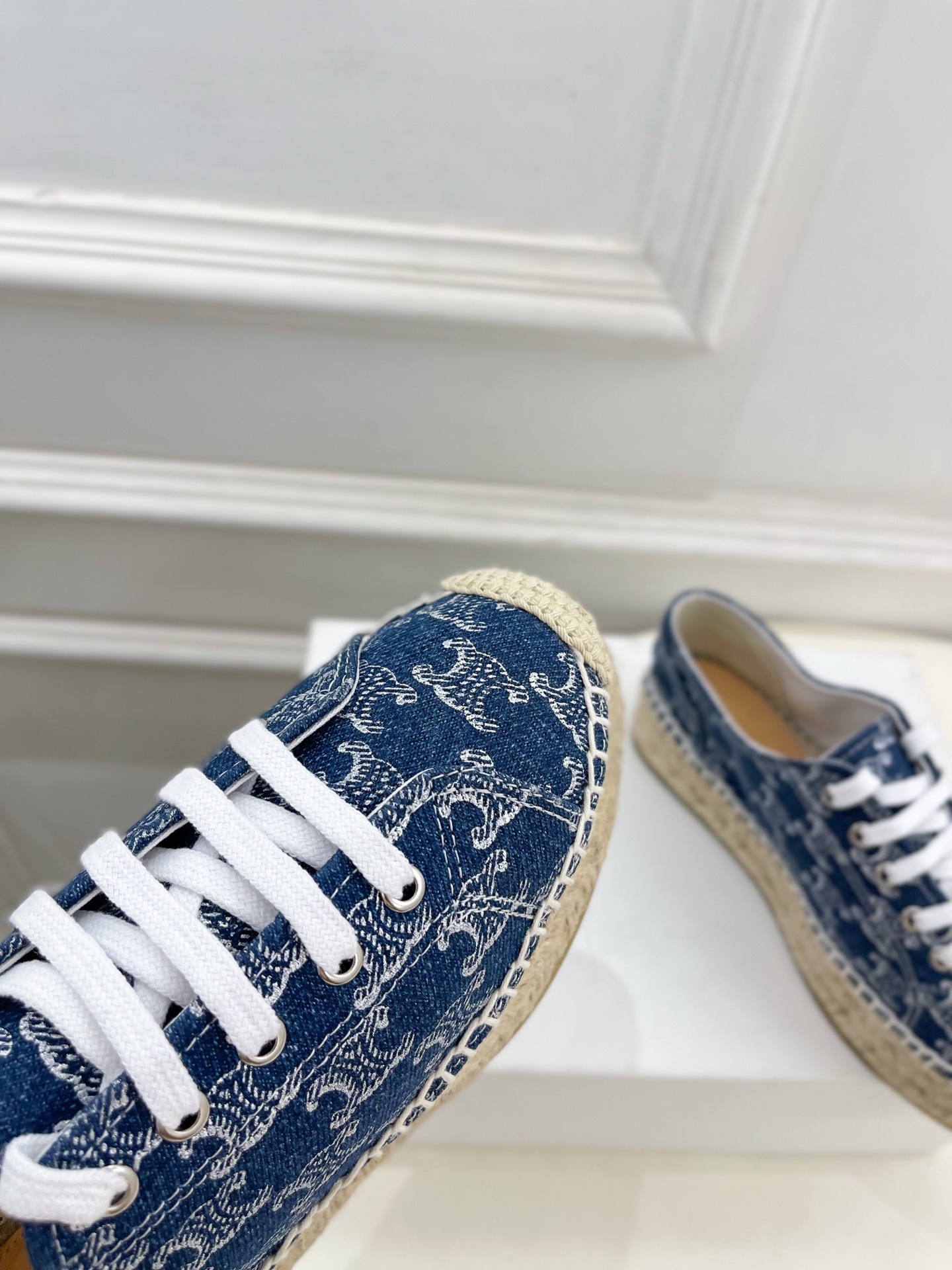 CELINE | 赛琳 25𝐬𝐬
💛2025春夏新品 LES ESPADRILLES凯旋门系带帆