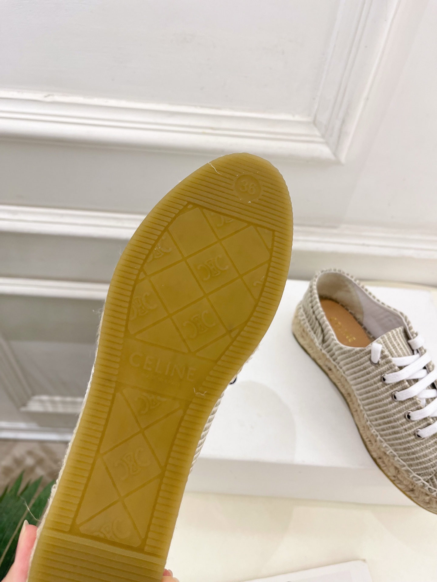 CELINE  | 赛琳  25𝐬𝐬 

💛2025春夏新品 LES ESPADRILLES凯旋门系带帆