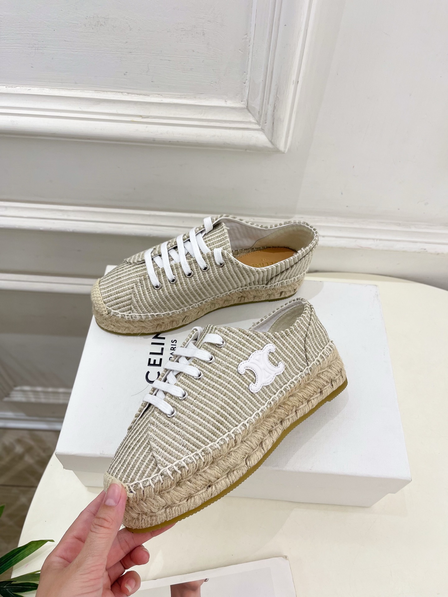 CELINE  | 赛琳  25𝐬𝐬 

💛2025春夏新品 LES ESPADRILLES凯旋门系带帆