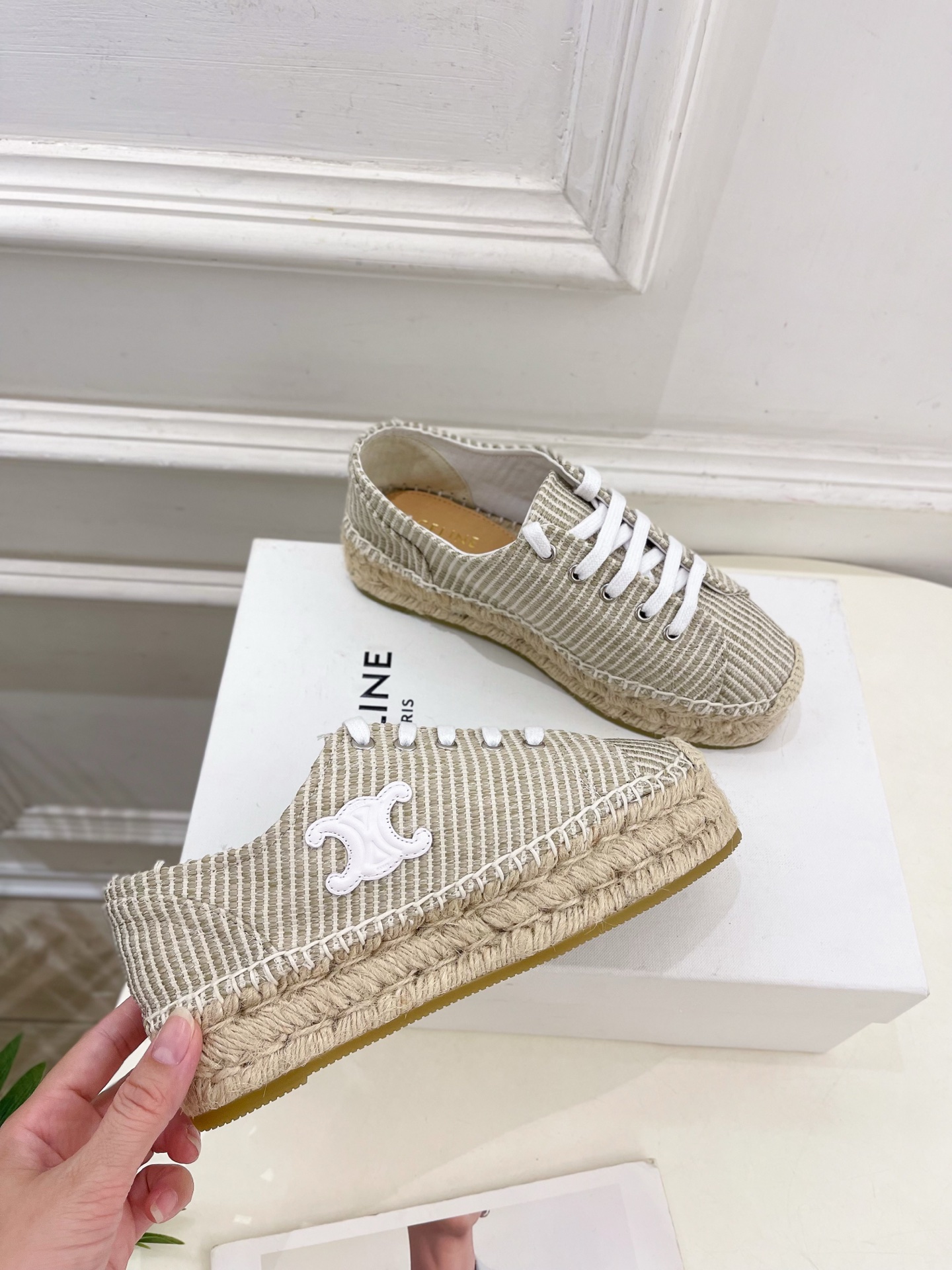 CELINE  | 赛琳  25𝐬𝐬 

💛2025春夏新品 LES ESPADRILLES凯旋门系带帆