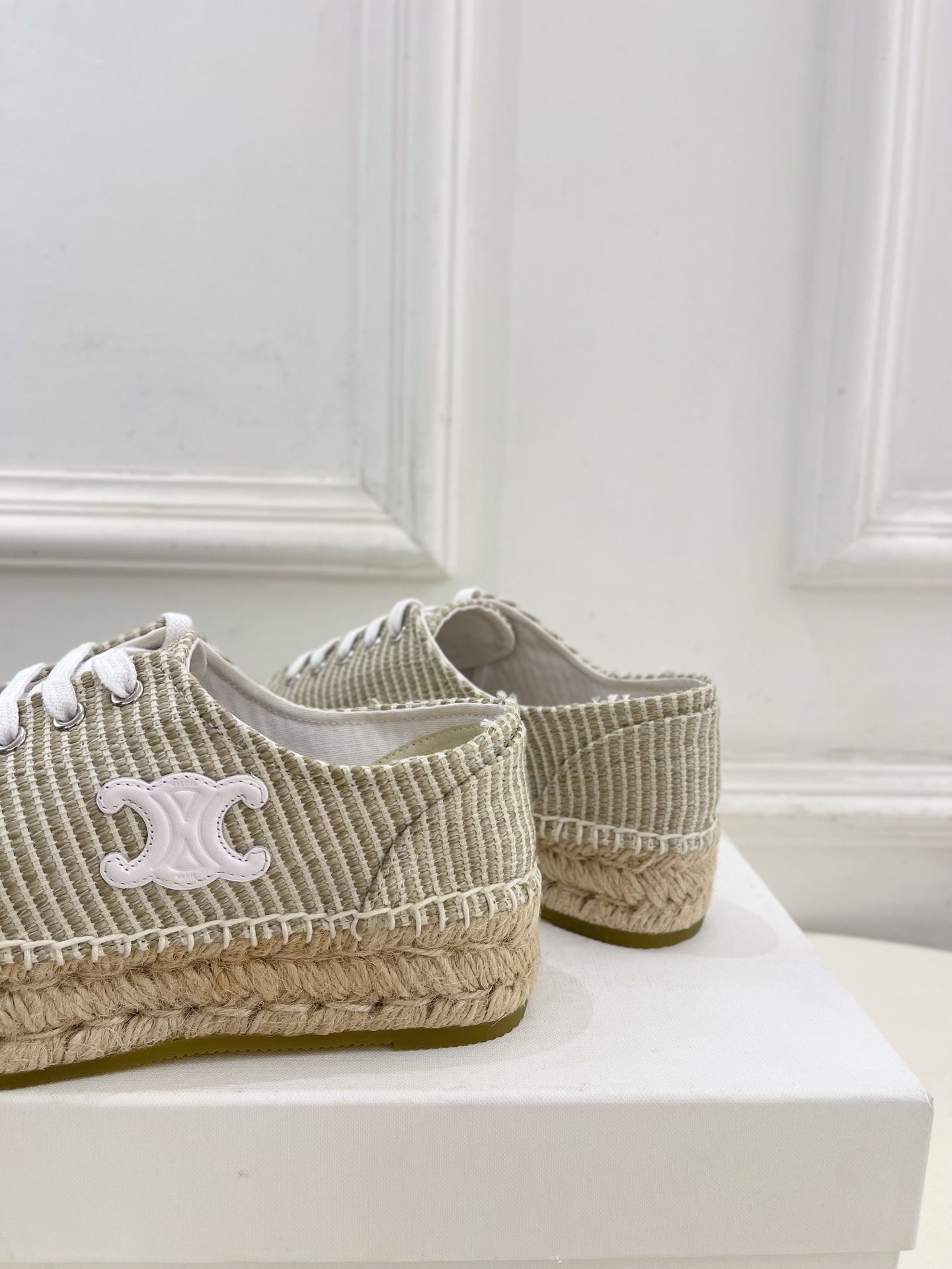 CELINE  | 赛琳  25𝐬𝐬 

💛2025春夏新品 LES ESPADRILLES凯旋门系带帆