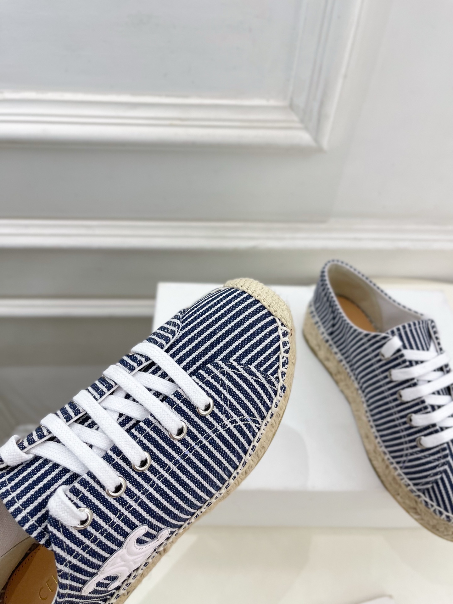 CELINE  | 赛琳  25𝐬𝐬 

💛2025春夏新品 LES ESPADRILLES凯旋门系带帆