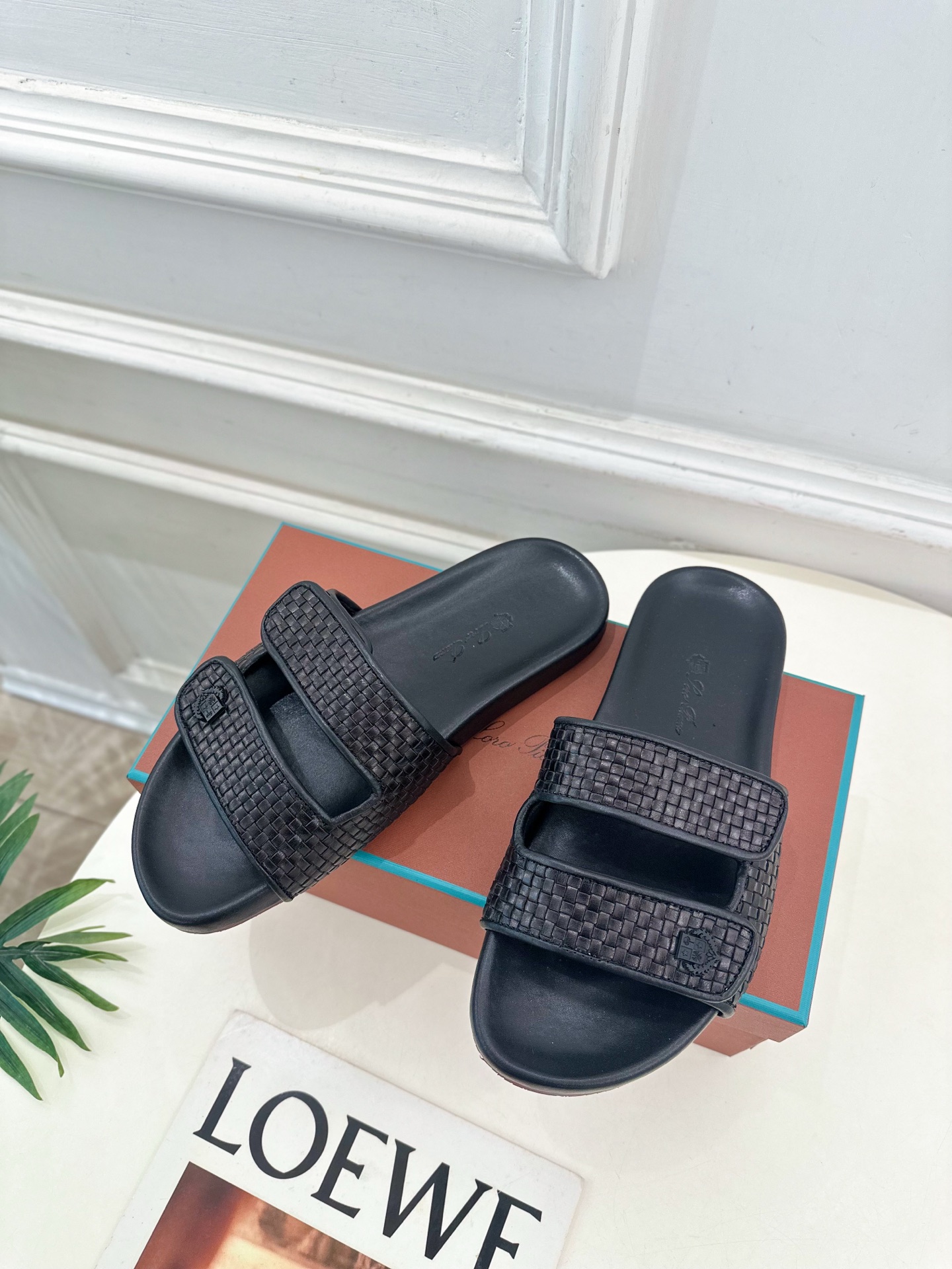 Loro Piana 乐悠翩雅 代购级别⚠️2025春夏新品 男士魔术贴休闲拖鞋—————————

L
