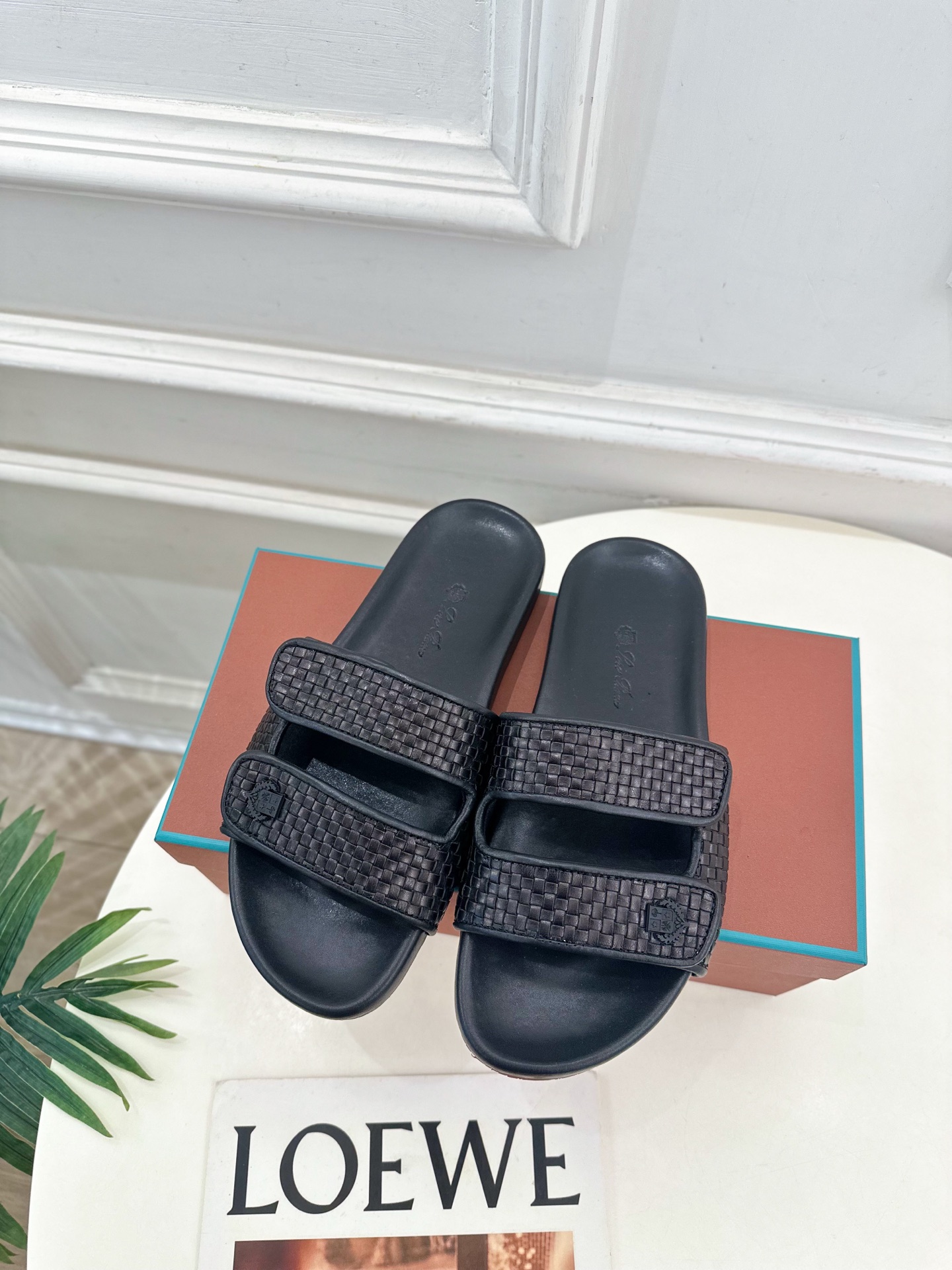 Loro Piana 乐悠翩雅 代购级别⚠️2025春夏新品 男士魔术贴休闲拖鞋—————————

L