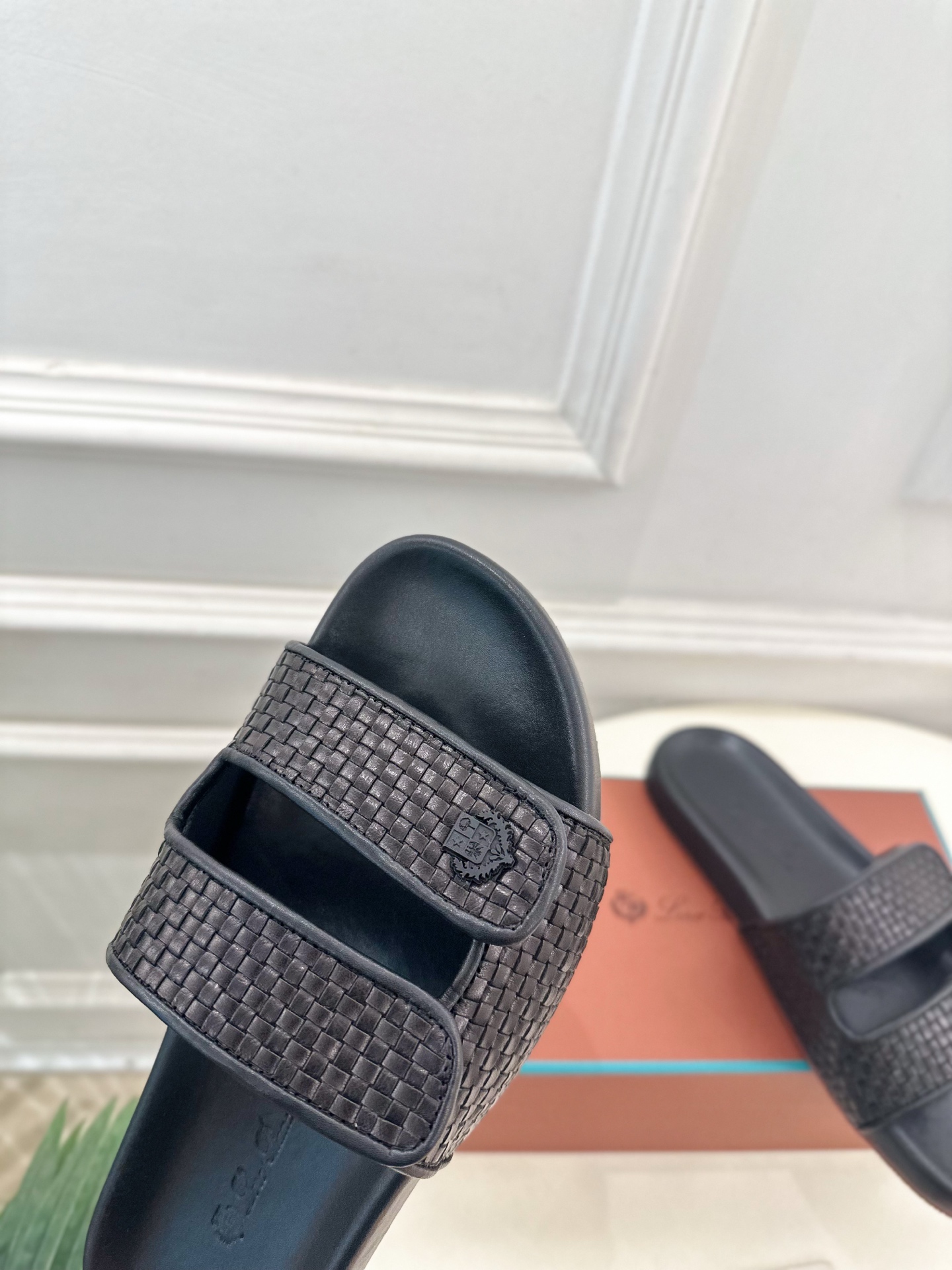 Loro Piana 乐悠翩雅 代购级别⚠️2025春夏新品 男士魔术贴休闲拖鞋—————————

L