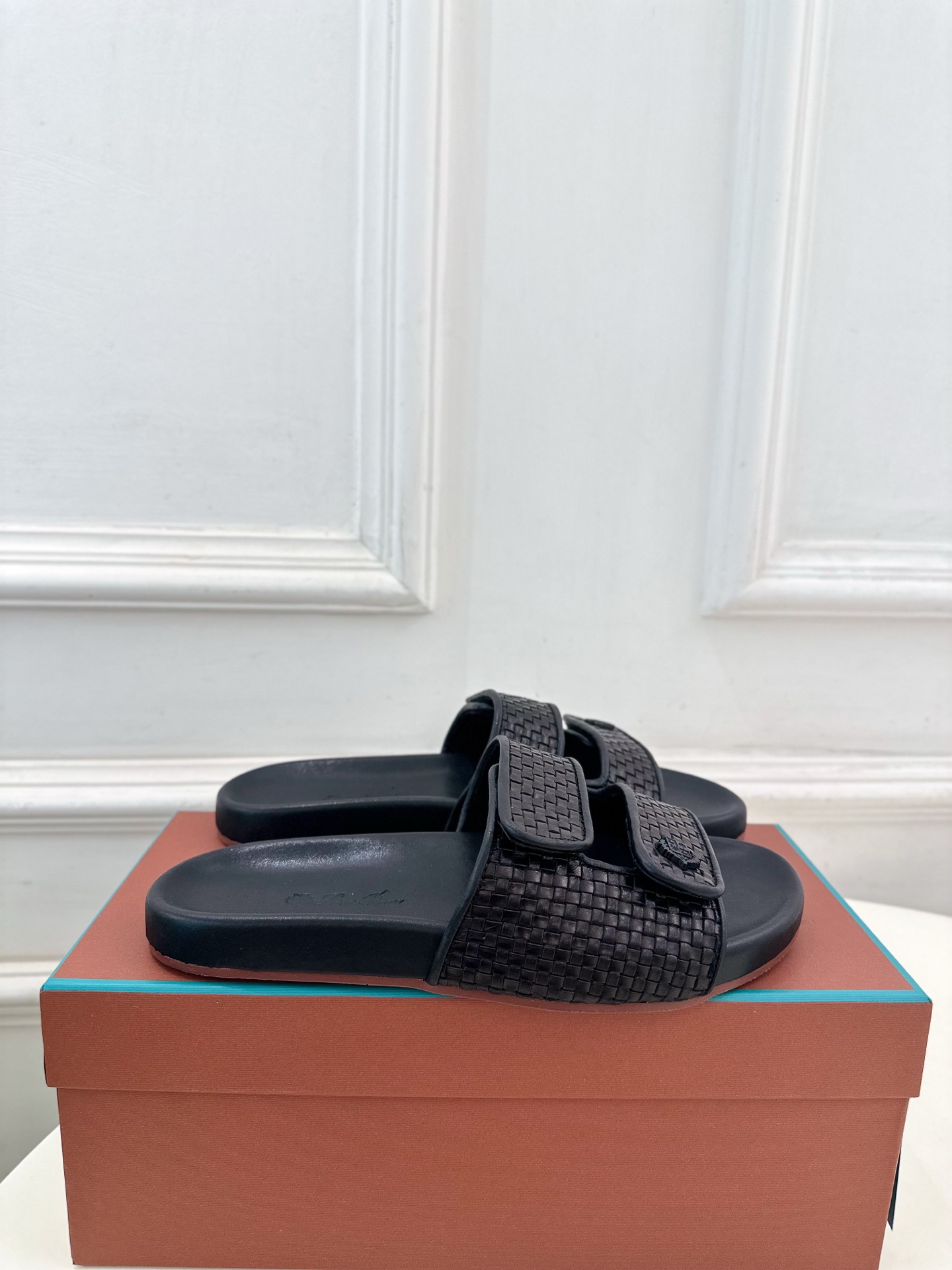 Loro Piana 乐悠翩雅 代购级别⚠️2025春夏新品 男士魔术贴休闲拖鞋—————————

L