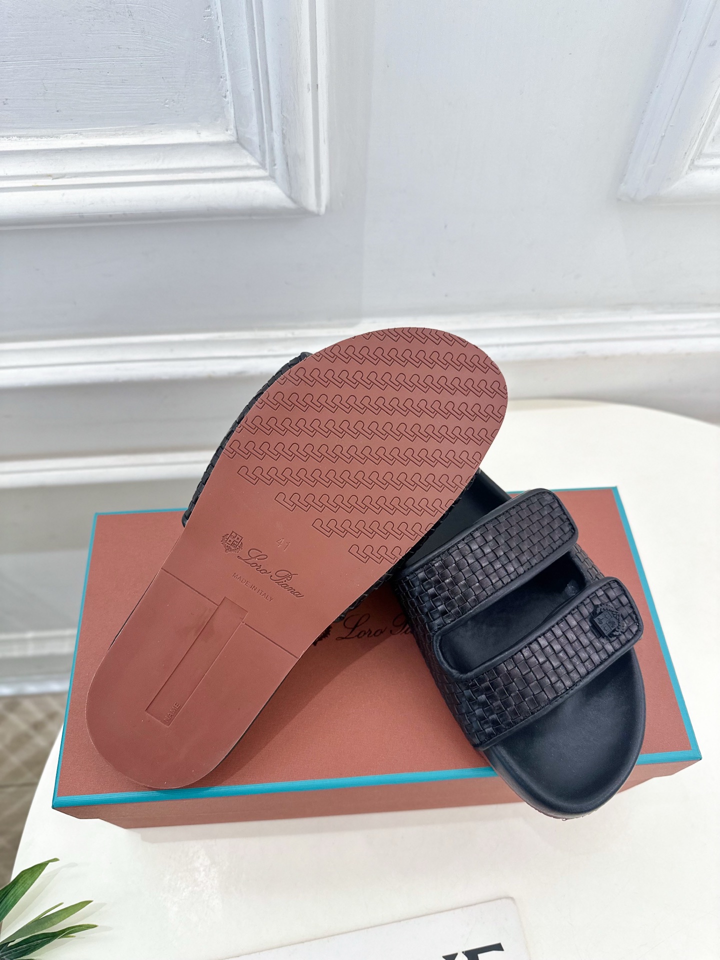 Loro Piana 乐悠翩雅 代购级别⚠️2025春夏新品 男士魔术贴休闲拖鞋—————————

L