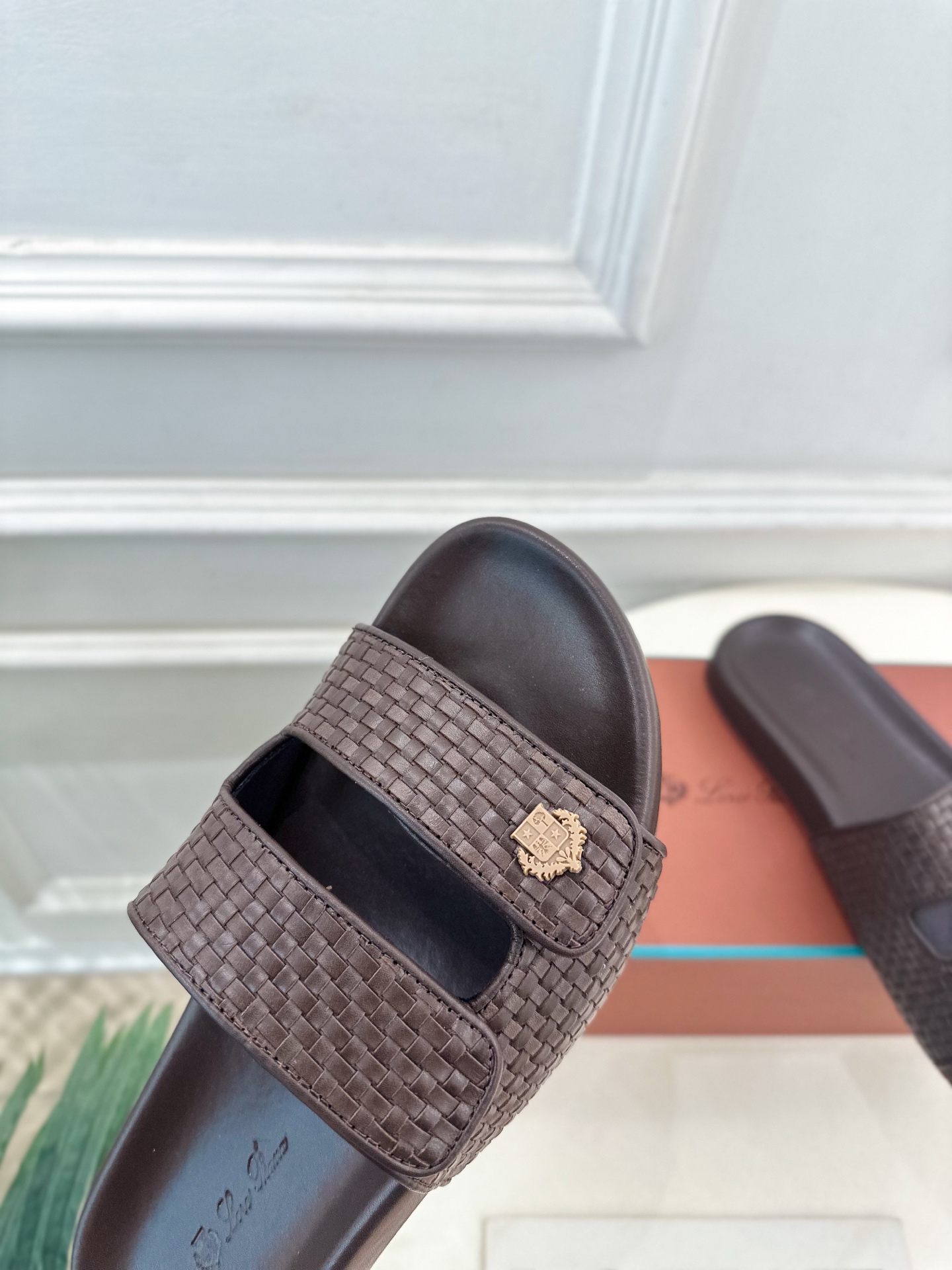 Loro Piana 乐悠翩雅 代购级别⚠️2025春夏新品 男士魔术贴休闲拖鞋—————————

L