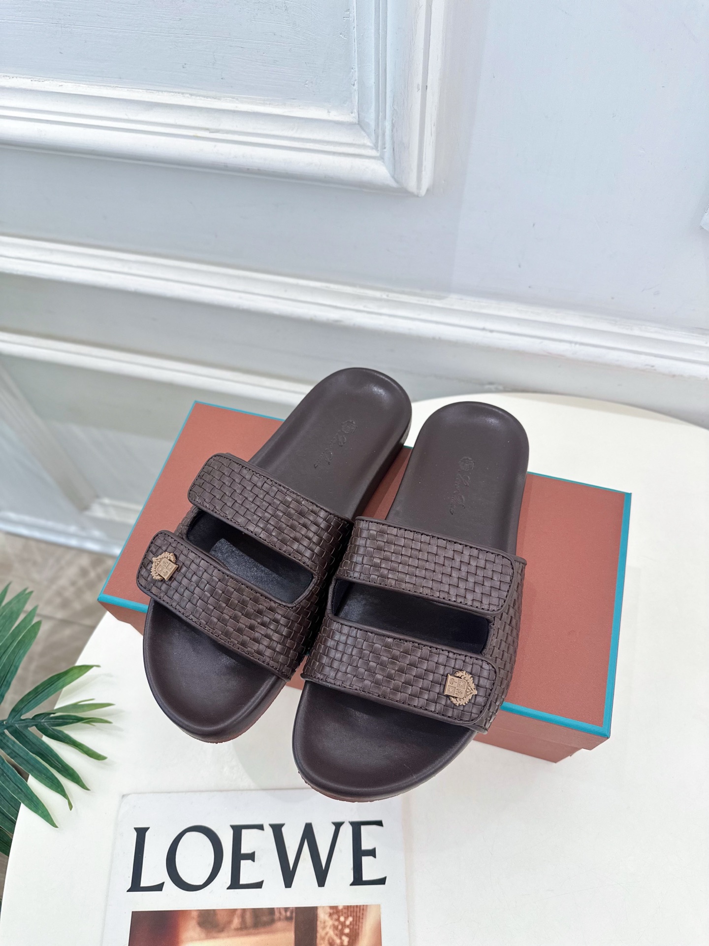 Loro Piana 乐悠翩雅 代购级别⚠️2025春夏新品 男士魔术贴休闲拖鞋—————————

L