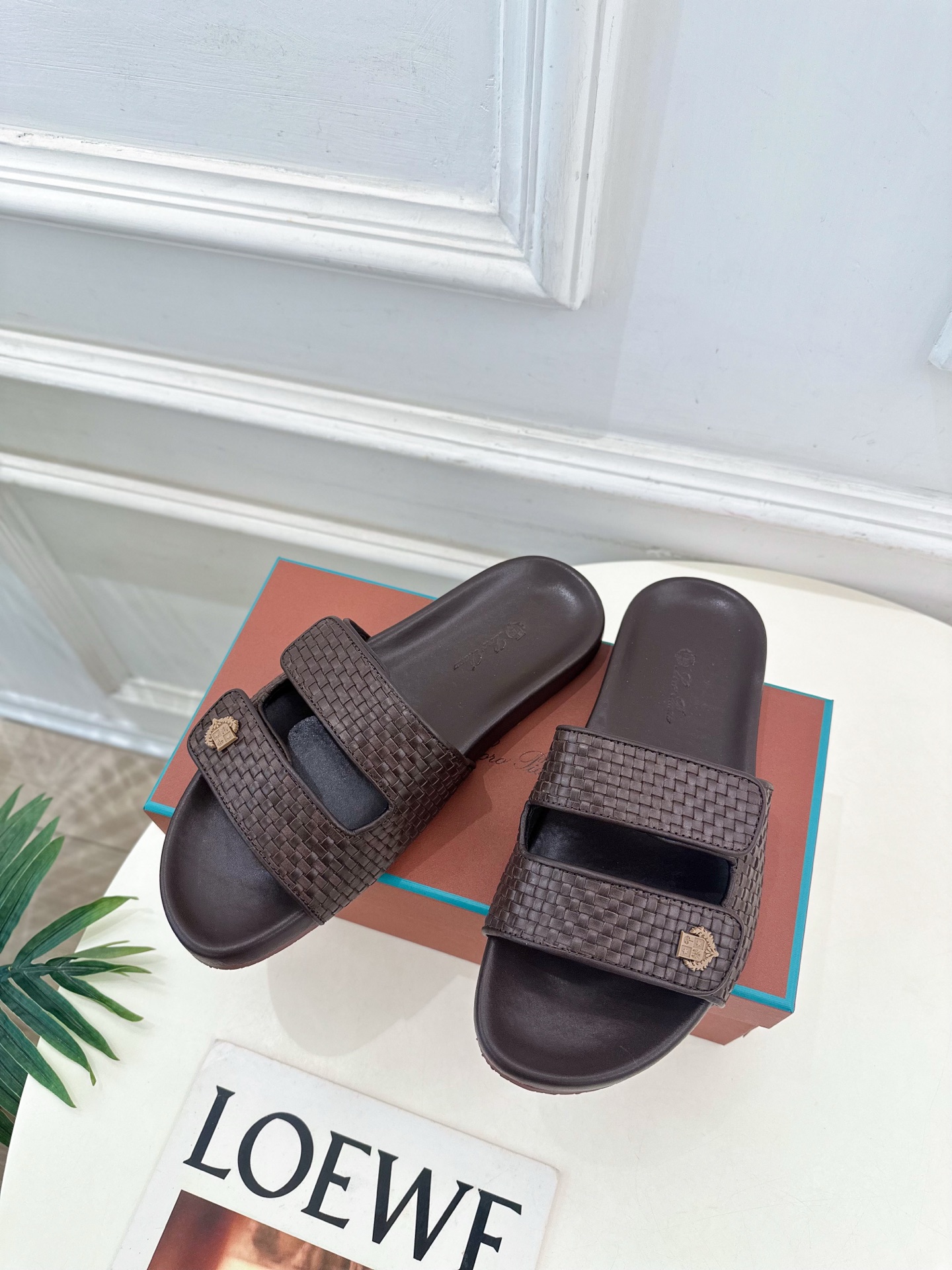 Loro Piana 乐悠翩雅 代购级别⚠️2025春夏新品 男士魔术贴休闲拖鞋—————————

L