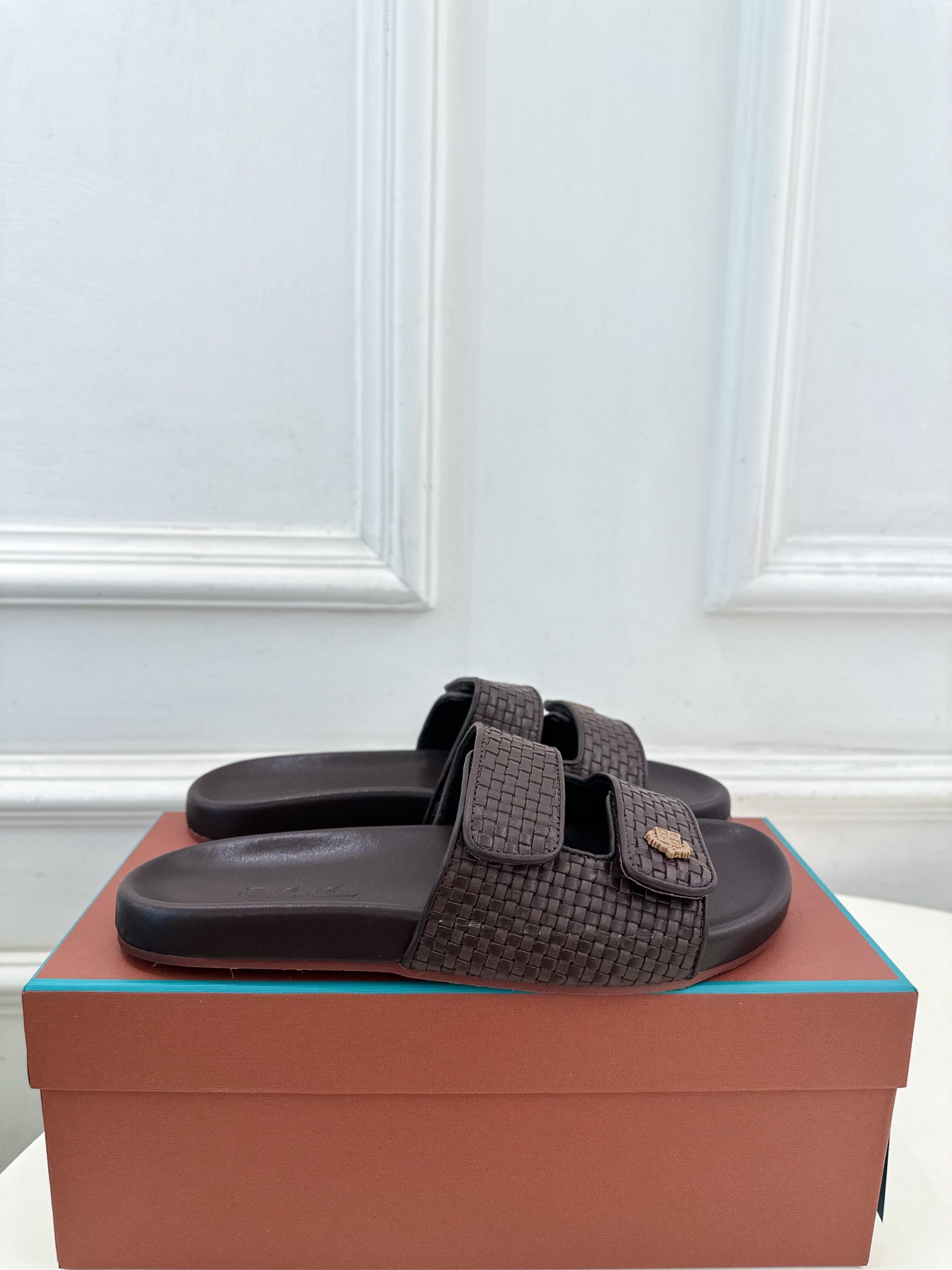 Loro Piana 乐悠翩雅 代购级别⚠️2025春夏新品 男士魔术贴休闲拖鞋—————————

L