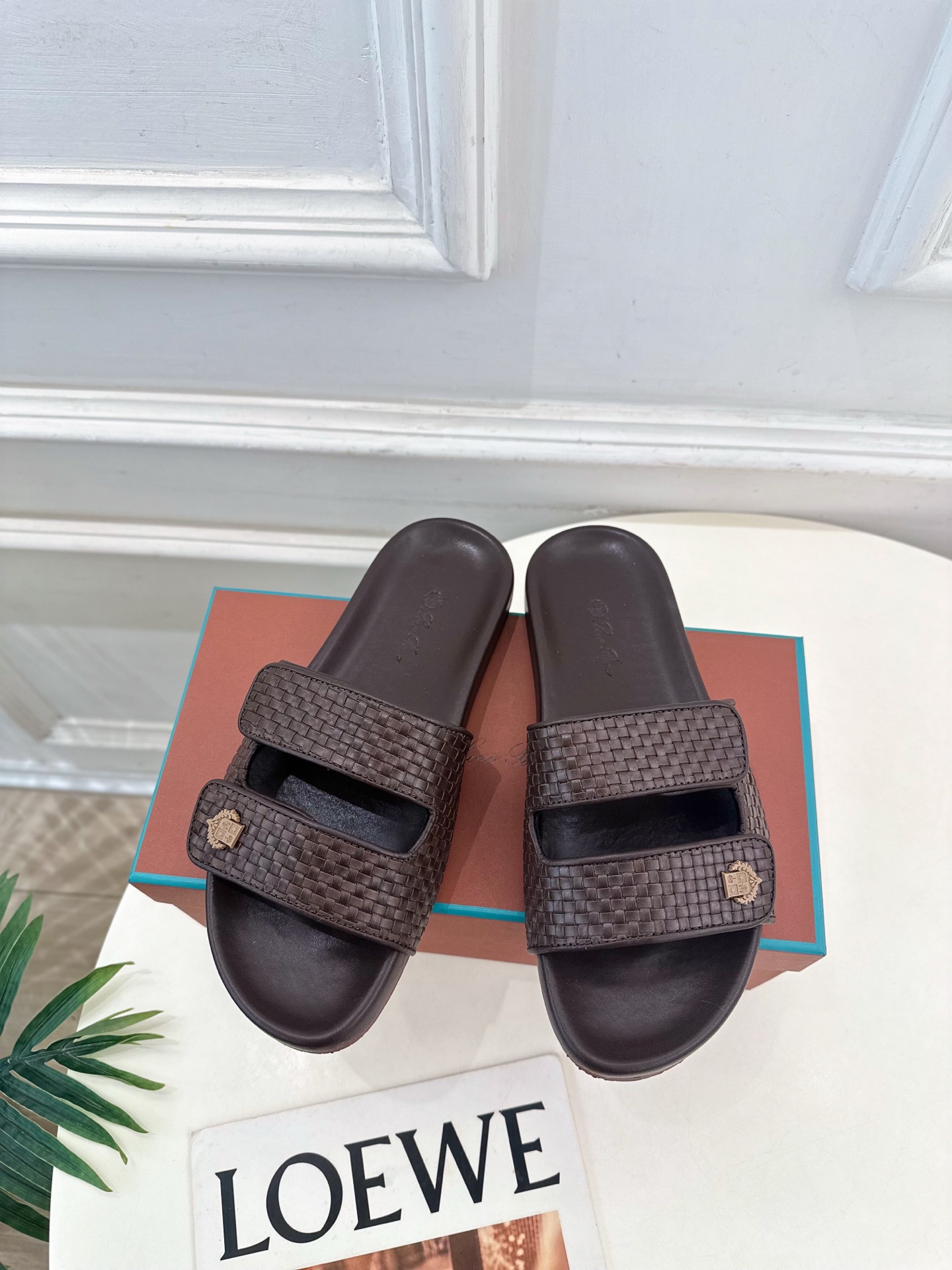 Loro Piana 乐悠翩雅 代购级别⚠️2025春夏新品 男士魔术贴休闲拖鞋—————————

L