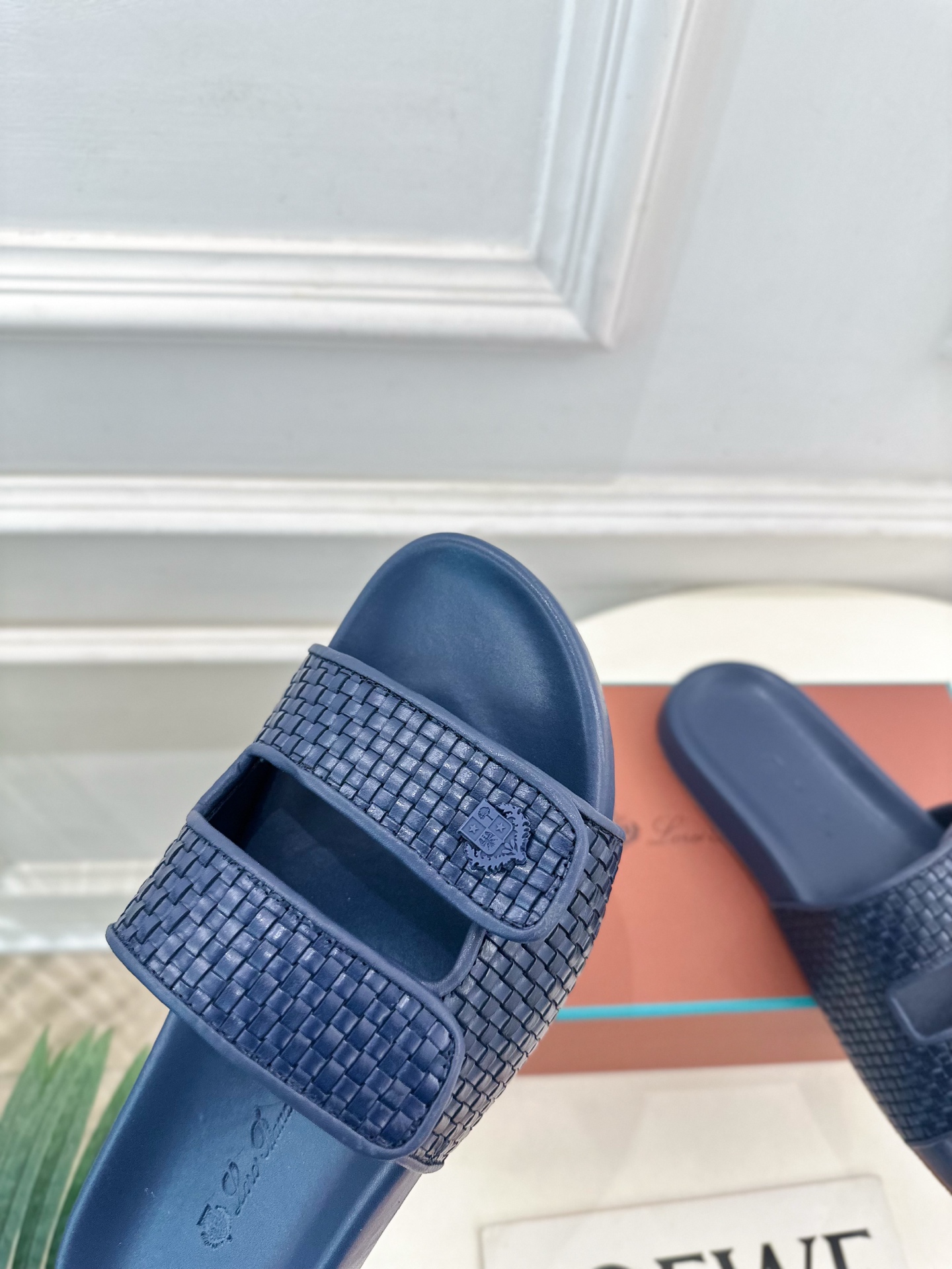 Loro Piana 乐悠翩雅 代购级别⚠️2025春夏新品 男士魔术贴休闲拖鞋—————————

L