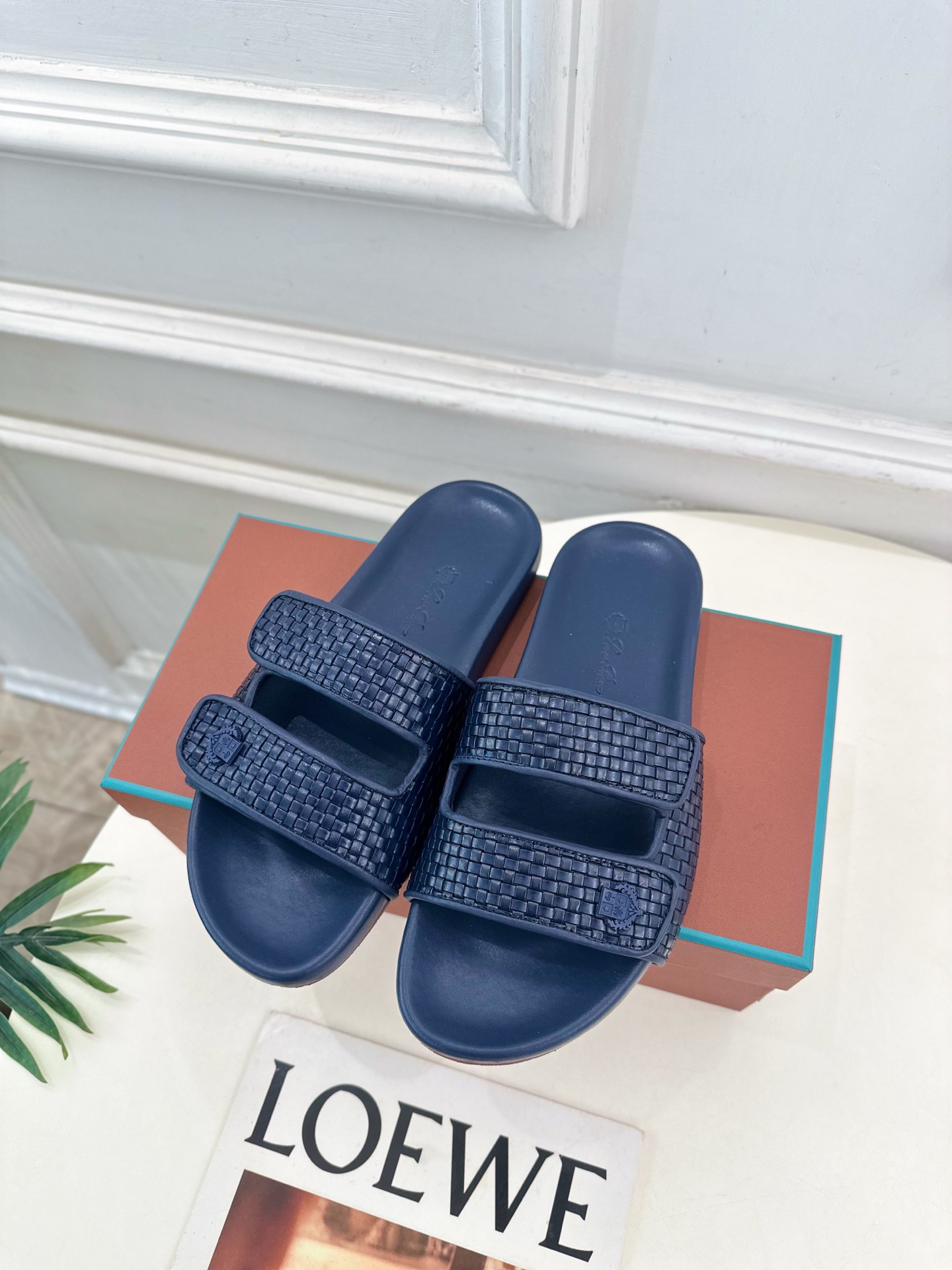Loro Piana 乐悠翩雅 代购级别⚠️2025春夏新品 男士魔术贴休闲拖鞋—————————

L