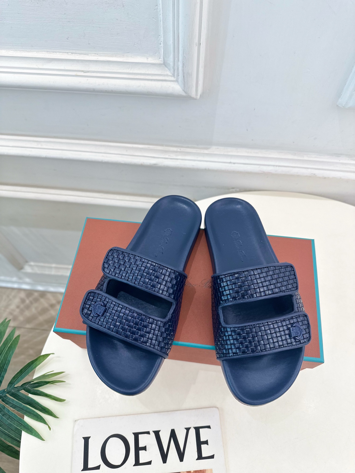 Loro Piana 乐悠翩雅 代购级别⚠️2025春夏新品 男士魔术贴休闲拖鞋—————————

L