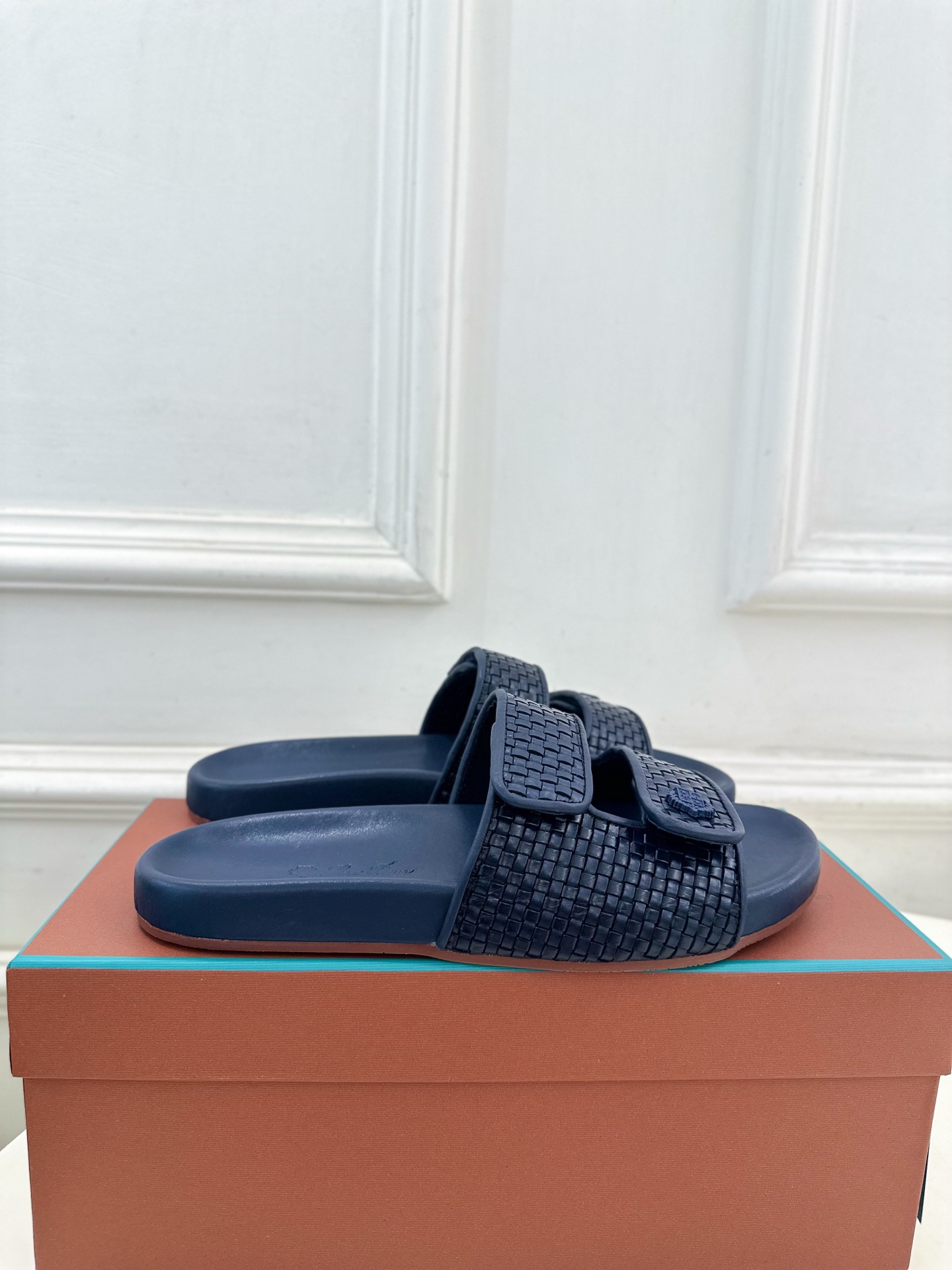 Loro Piana 乐悠翩雅 代购级别⚠️2025春夏新品 男士魔术贴休闲拖鞋—————————

L