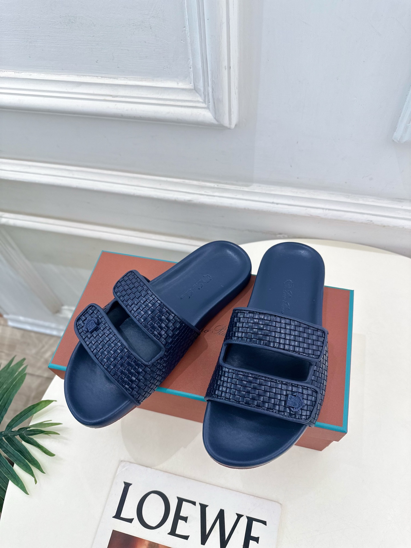 Loro Piana 乐悠翩雅 代购级别⚠️2025春夏新品 男士魔术贴休闲拖鞋—————————

L