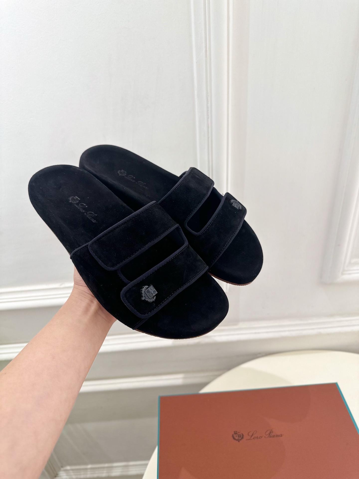 Loro Piana 乐悠翩雅 代购级别⚠️2025春夏新品 男士魔术贴休闲拖鞋—————————

L