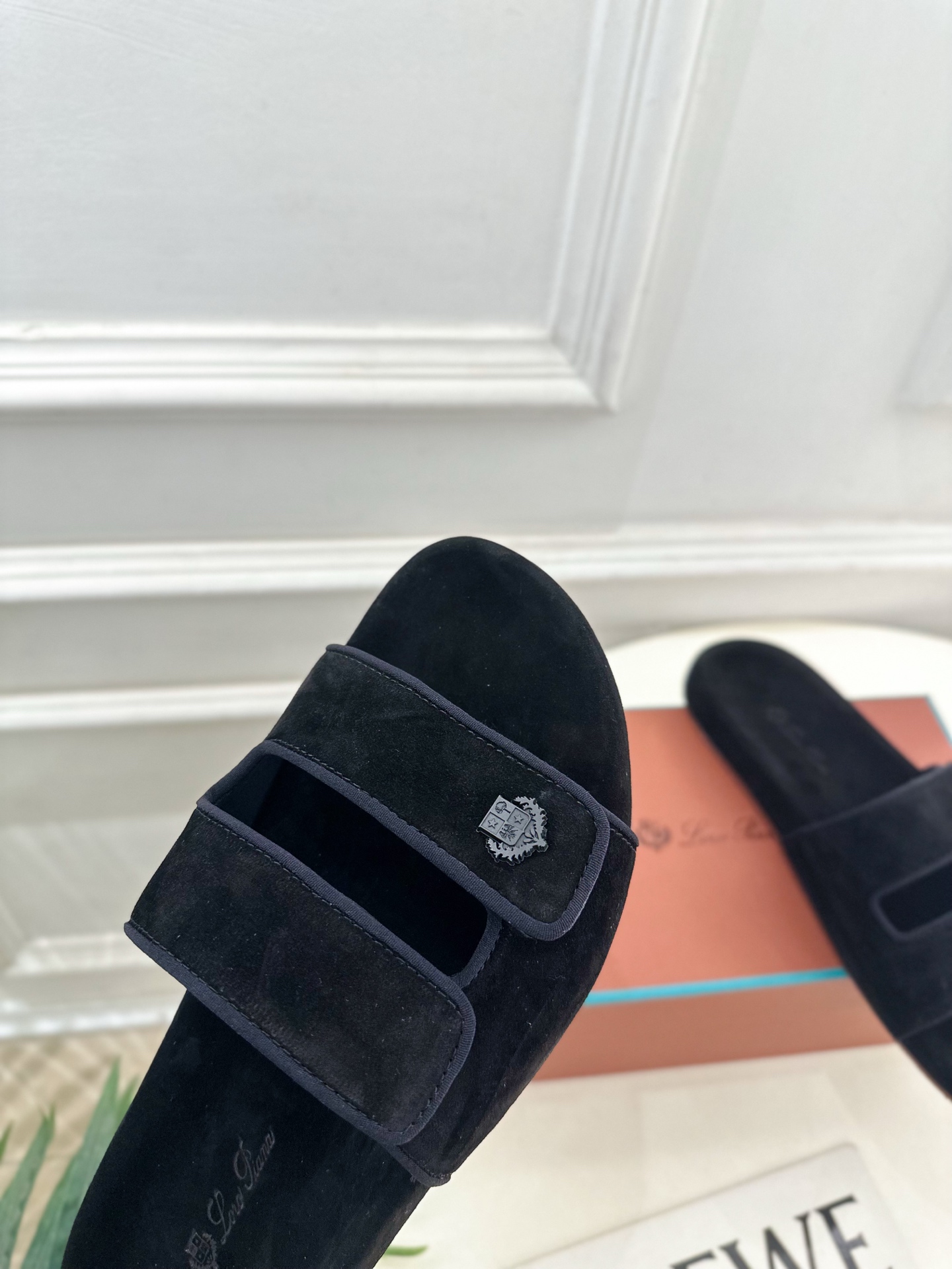 Loro Piana 乐悠翩雅 代购级别⚠️2025春夏新品 男士魔术贴休闲拖鞋—————————

L
