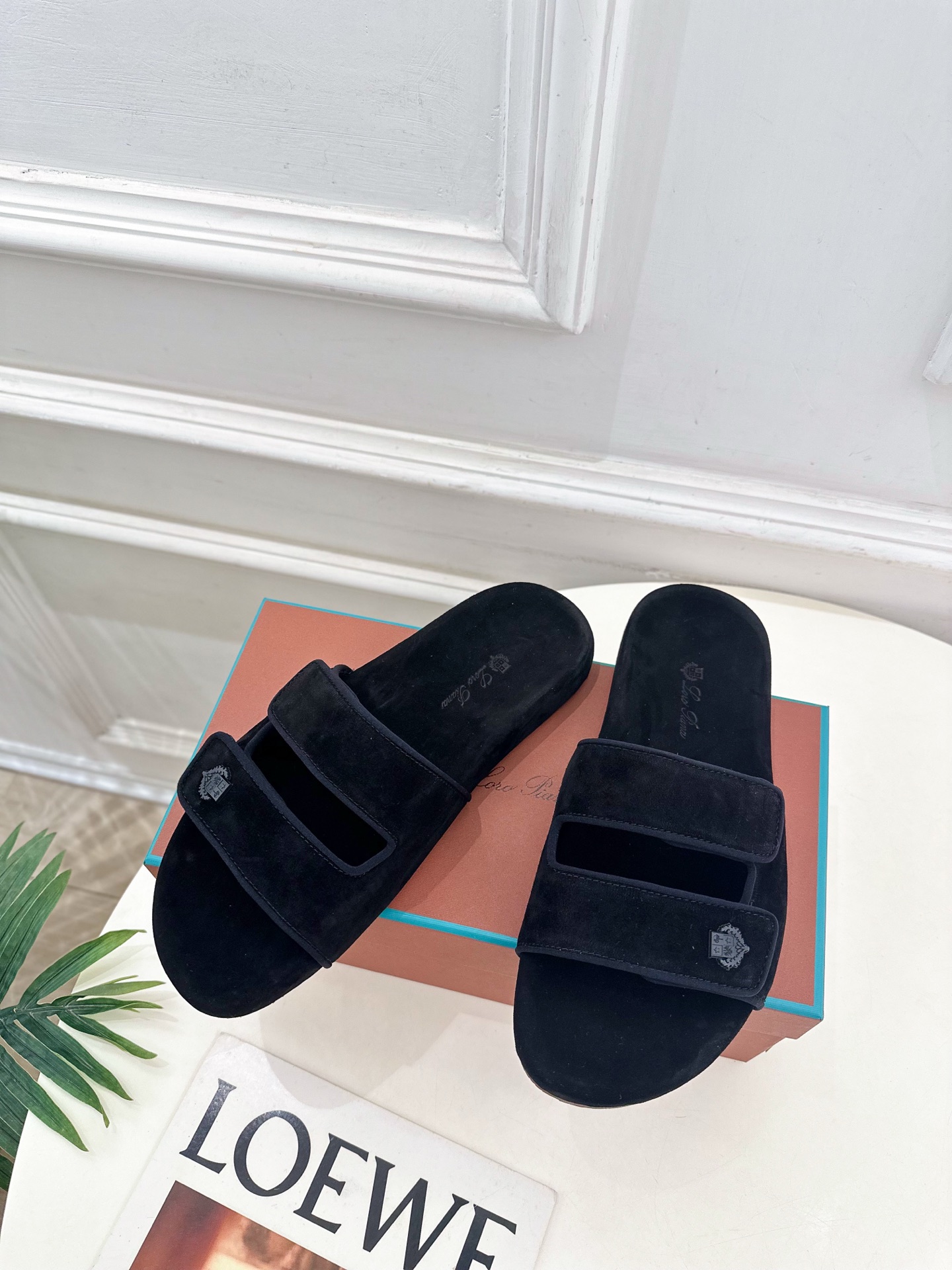 Loro Piana 乐悠翩雅 代购级别⚠️2025春夏新品 男士魔术贴休闲拖鞋—————————

L