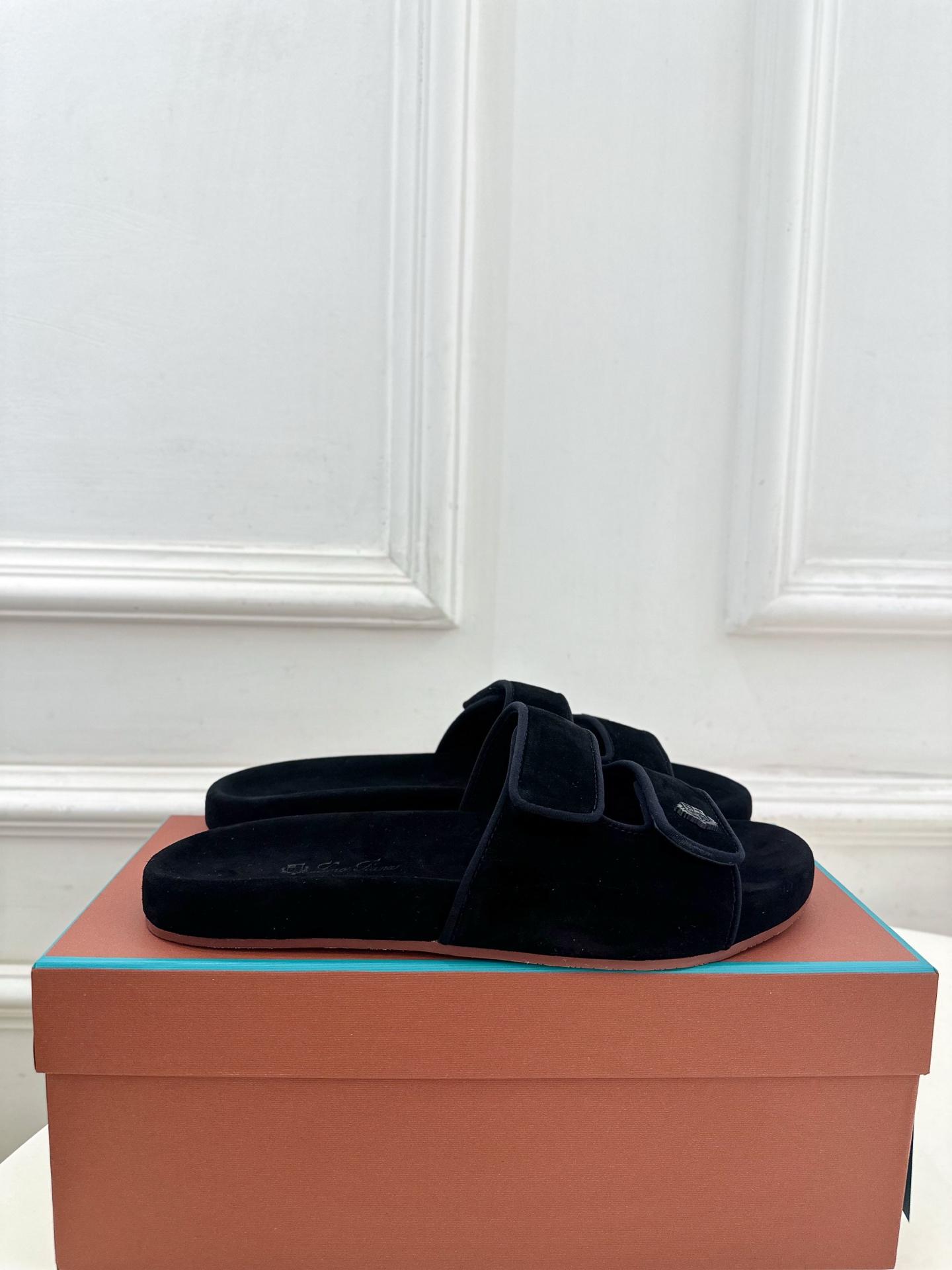 Loro Piana 乐悠翩雅 代购级别⚠️2025春夏新品 男士魔术贴休闲拖鞋—————————

L