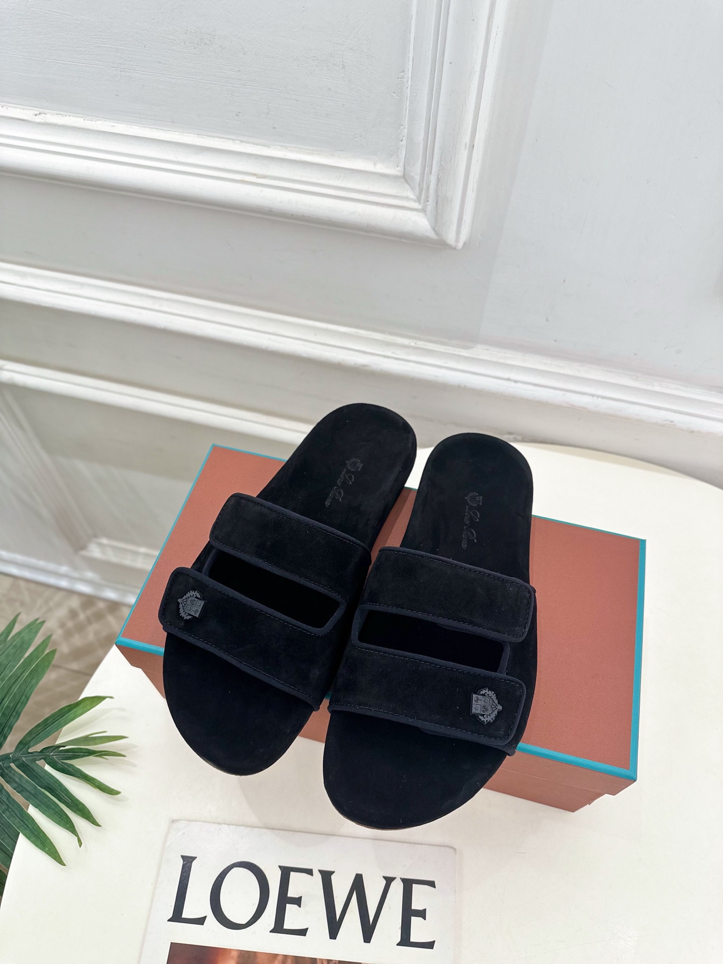 Loro Piana 乐悠翩雅 代购级别⚠️2025春夏新品 男士魔术贴休闲拖鞋—————————

L