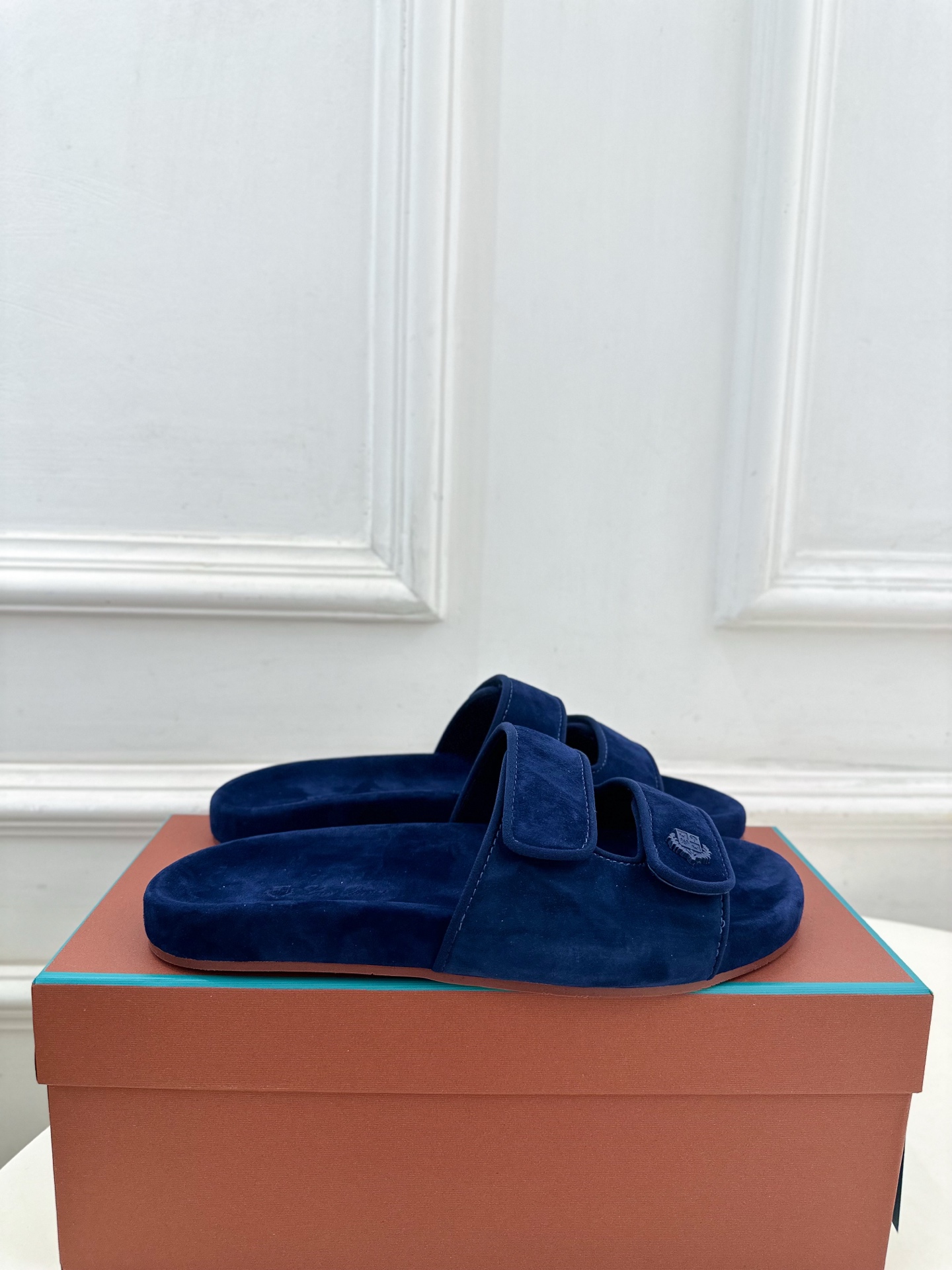 Loro Piana 乐悠翩雅 代购级别⚠️2025春夏新品 男士魔术贴休闲拖鞋—————————

L