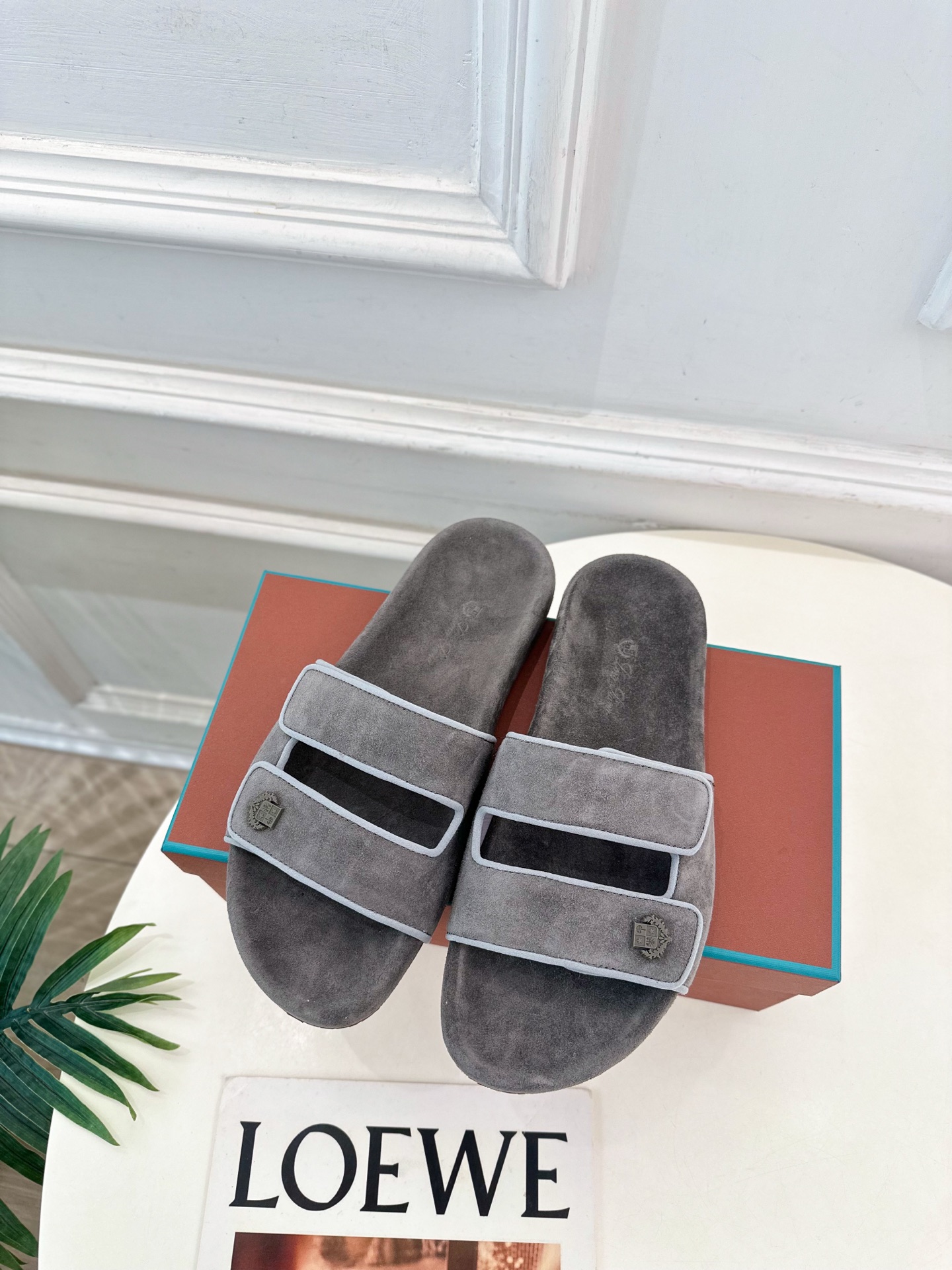 Loro Piana 乐悠翩雅 代购级别⚠️2025春夏新品 男士魔术贴休闲拖鞋—————————

L