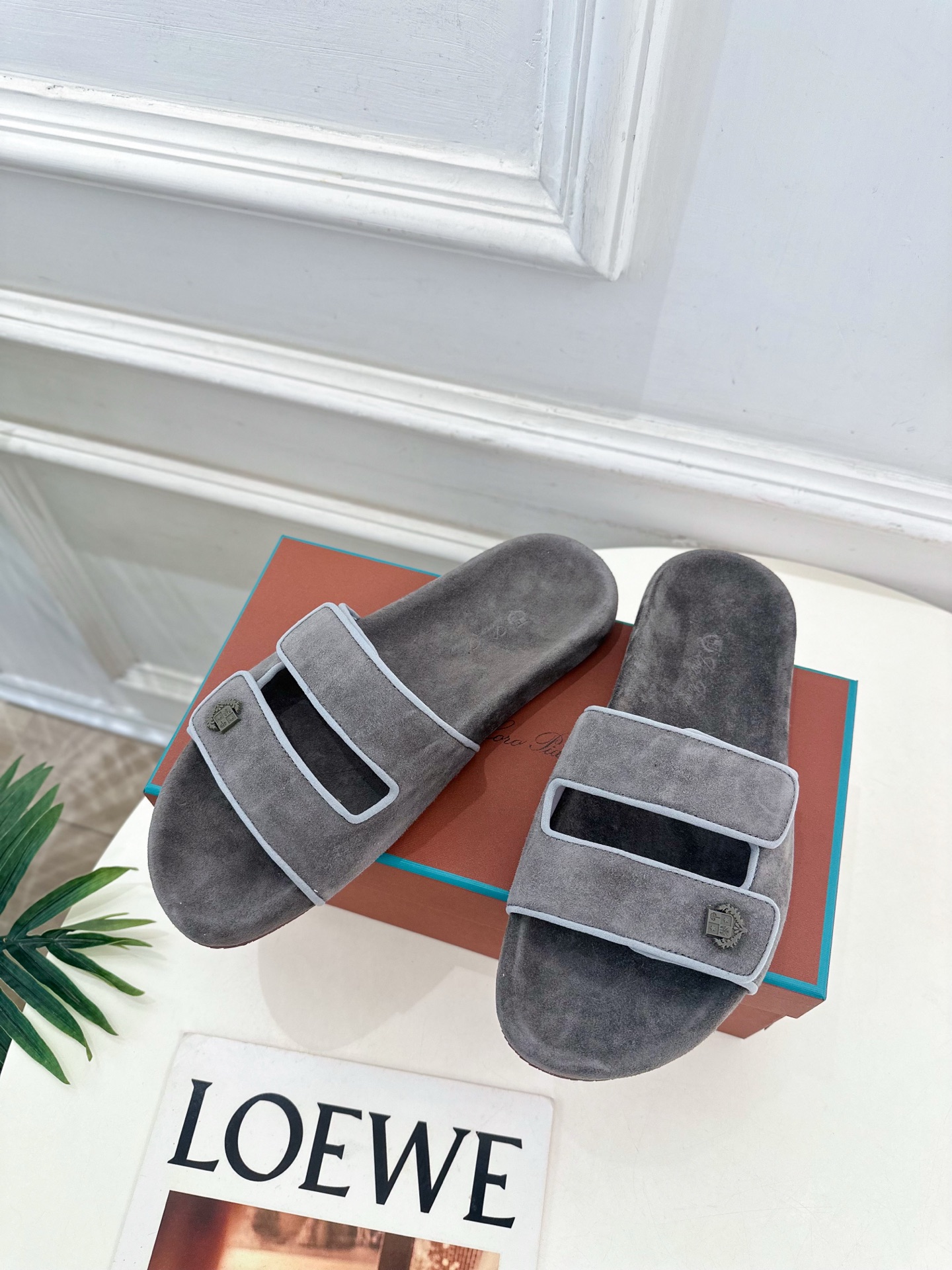 Loro Piana 乐悠翩雅 代购级别⚠️2025春夏新品 男士魔术贴休闲拖鞋—————————

L