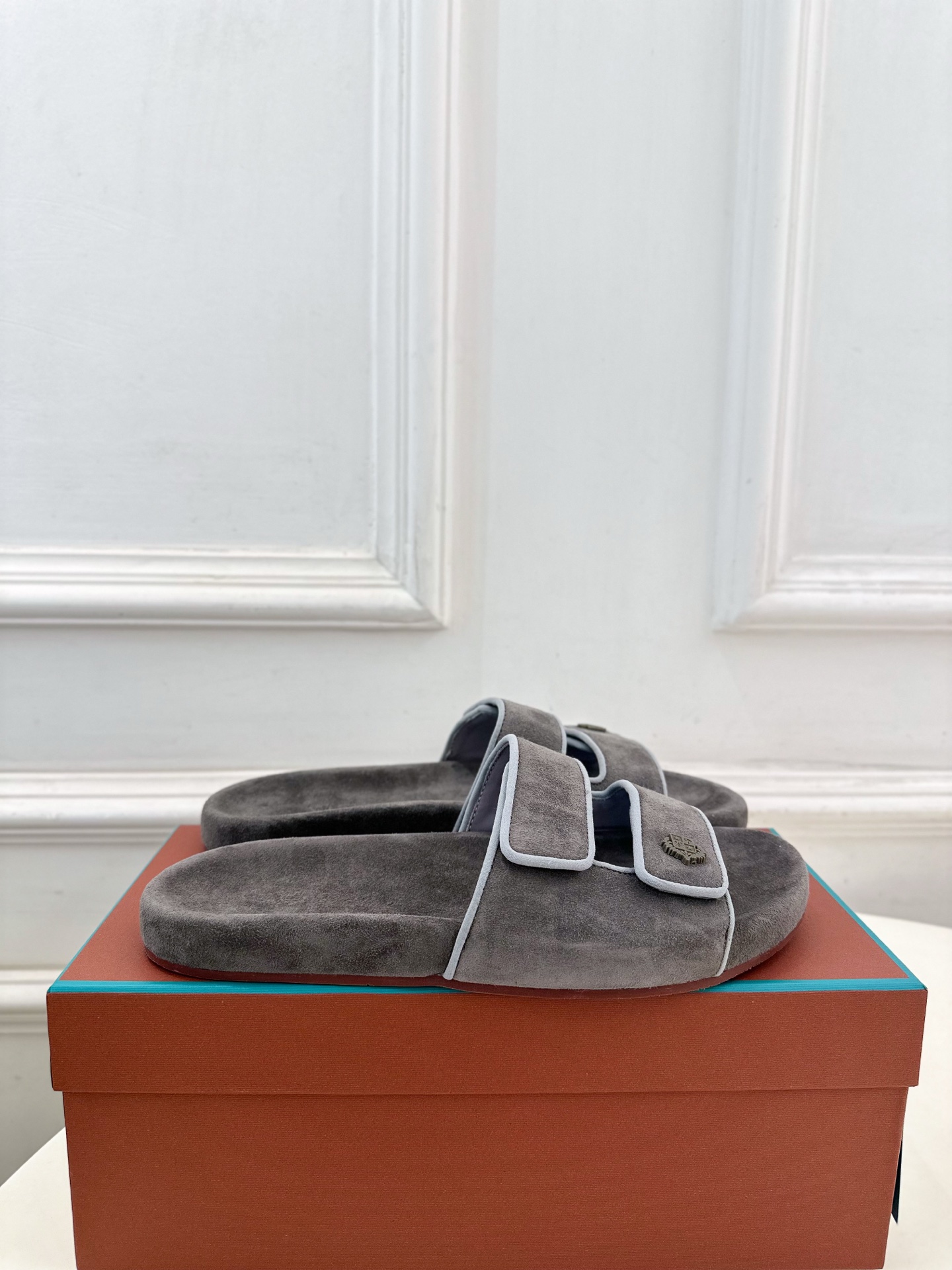 Loro Piana 乐悠翩雅 代购级别⚠️2025春夏新品 男士魔术贴休闲拖鞋—————————

L
