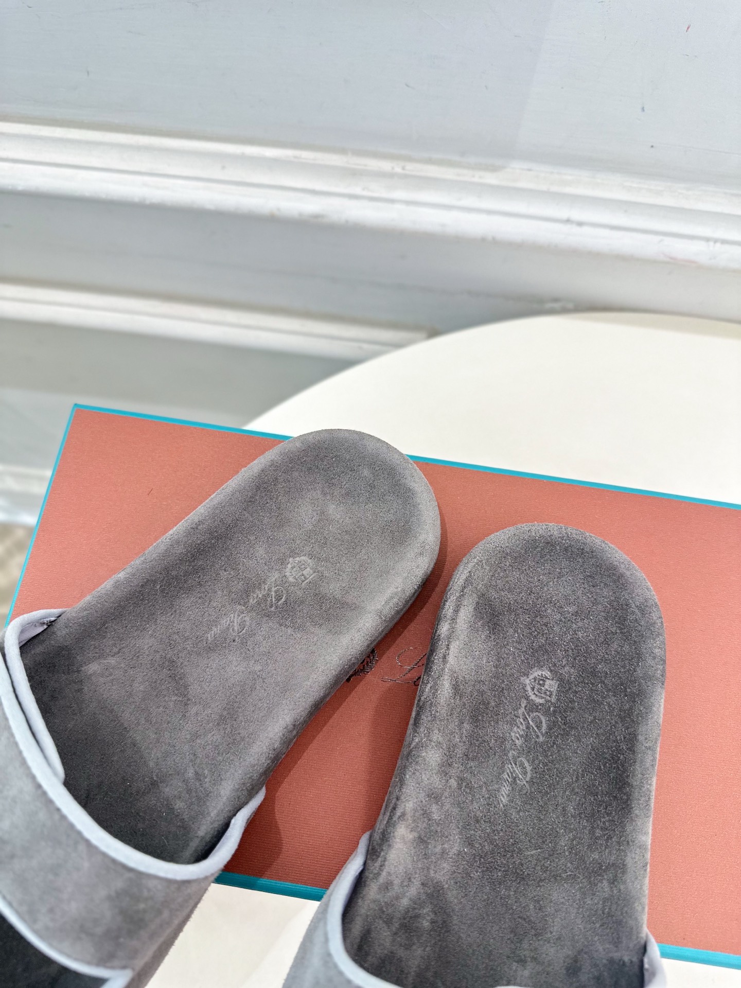 Loro Piana 乐悠翩雅 代购级别⚠️2025春夏新品 男士魔术贴休闲拖鞋—————————

L