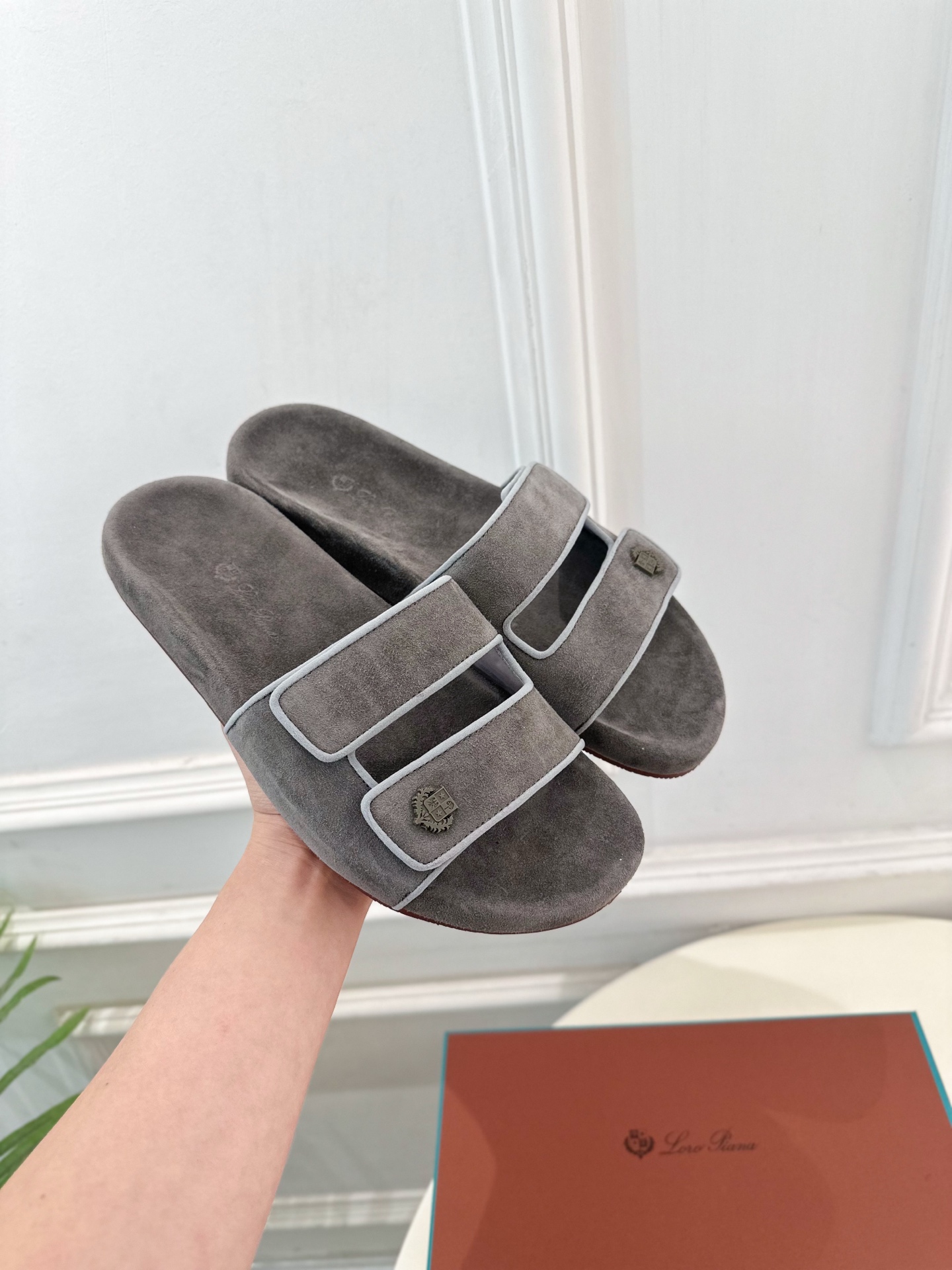 Loro Piana 乐悠翩雅 代购级别⚠️2025春夏新品 男士魔术贴休闲拖鞋—————————

L
