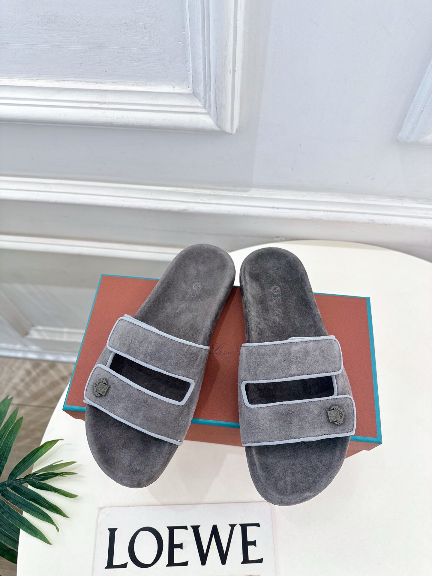 Loro Piana 乐悠翩雅 代购级别⚠️2025春夏新品 男士魔术贴休闲拖鞋—————————

L