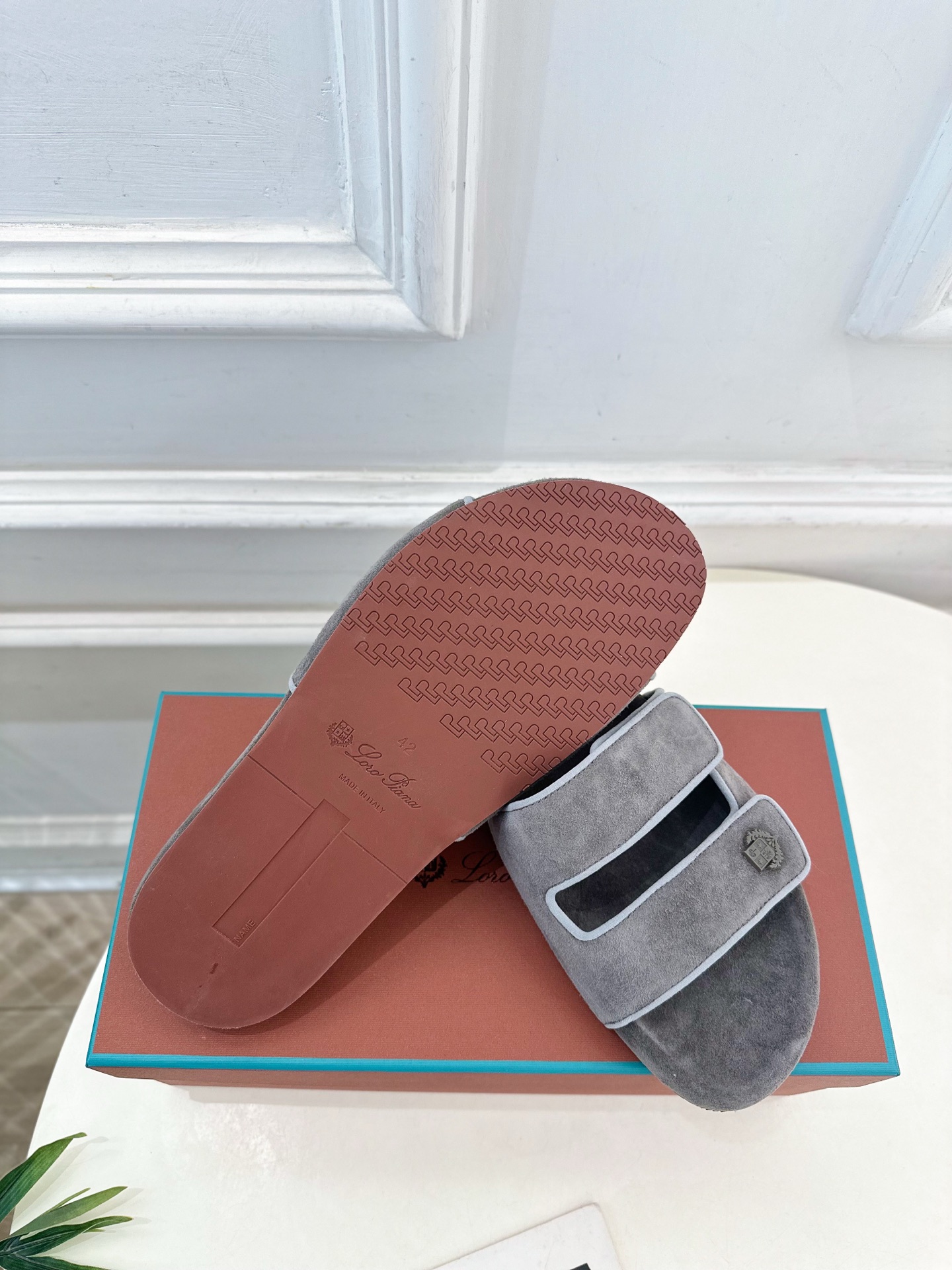 Loro Piana 乐悠翩雅 代购级别⚠️2025春夏新品 男士魔术贴休闲拖鞋—————————

L
