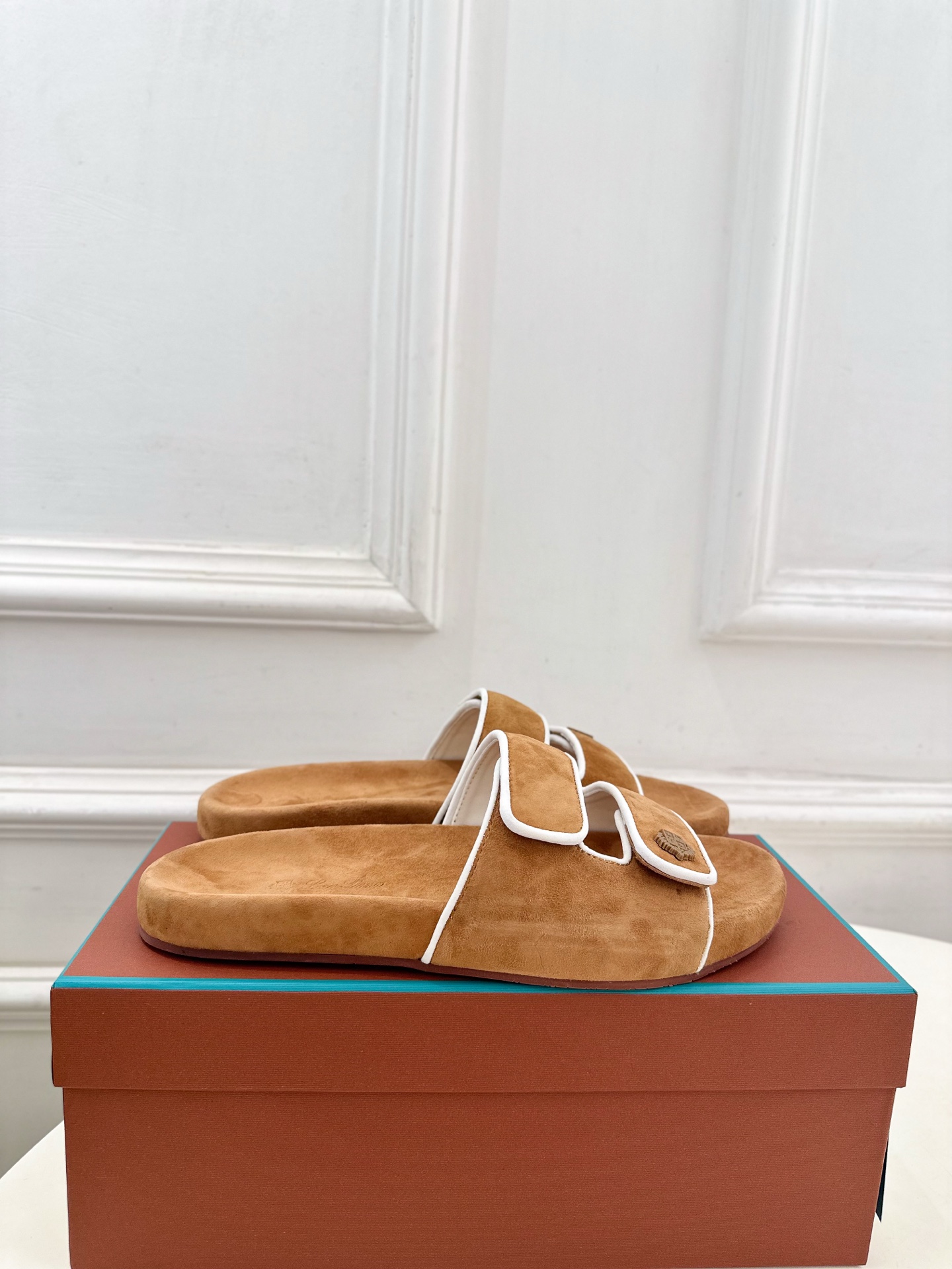 Loro Piana 乐悠翩雅 代购级别⚠️2025春夏新品 男士魔术贴休闲拖鞋—————————

L