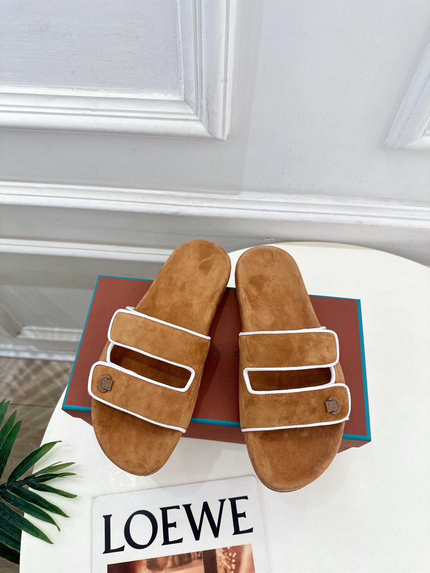 Loro Piana 乐悠翩雅 代购级别⚠️2025春夏新品 男士魔术贴休闲拖鞋—————————

L