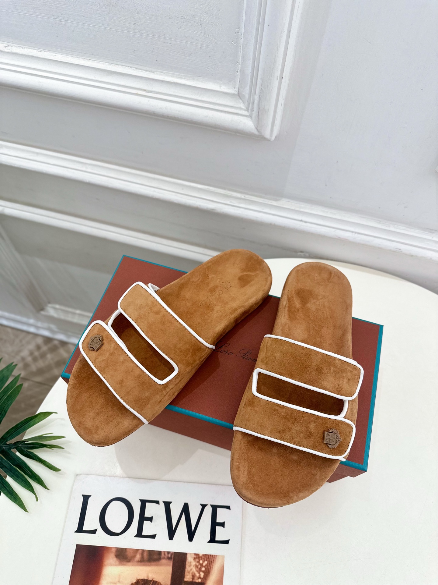 Loro Piana 乐悠翩雅 代购级别⚠️2025春夏新品 男士魔术贴休闲拖鞋—————————

L