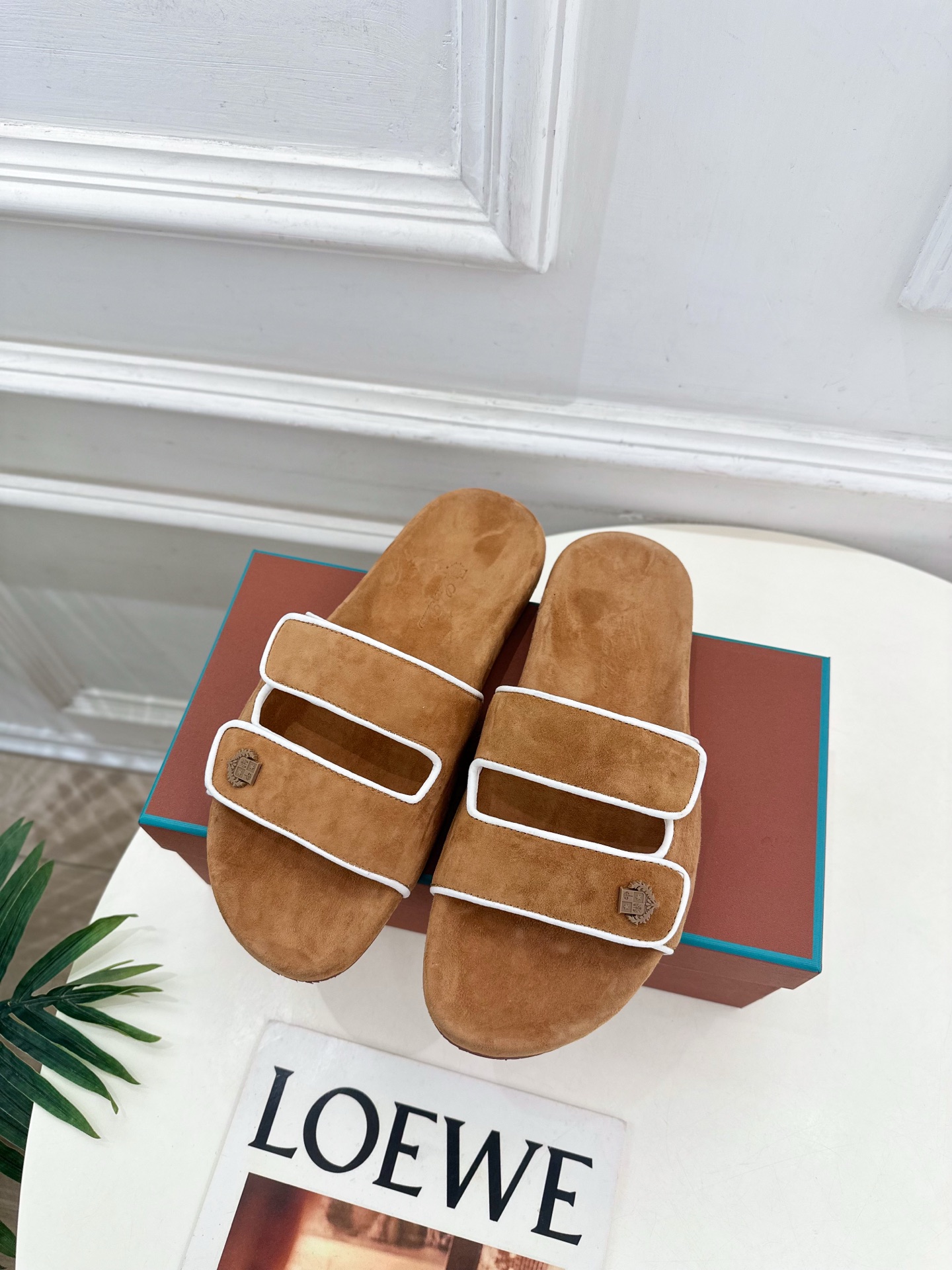 Loro Piana 乐悠翩雅 代购级别⚠️2025春夏新品 男士魔术贴休闲拖鞋—————————

L
