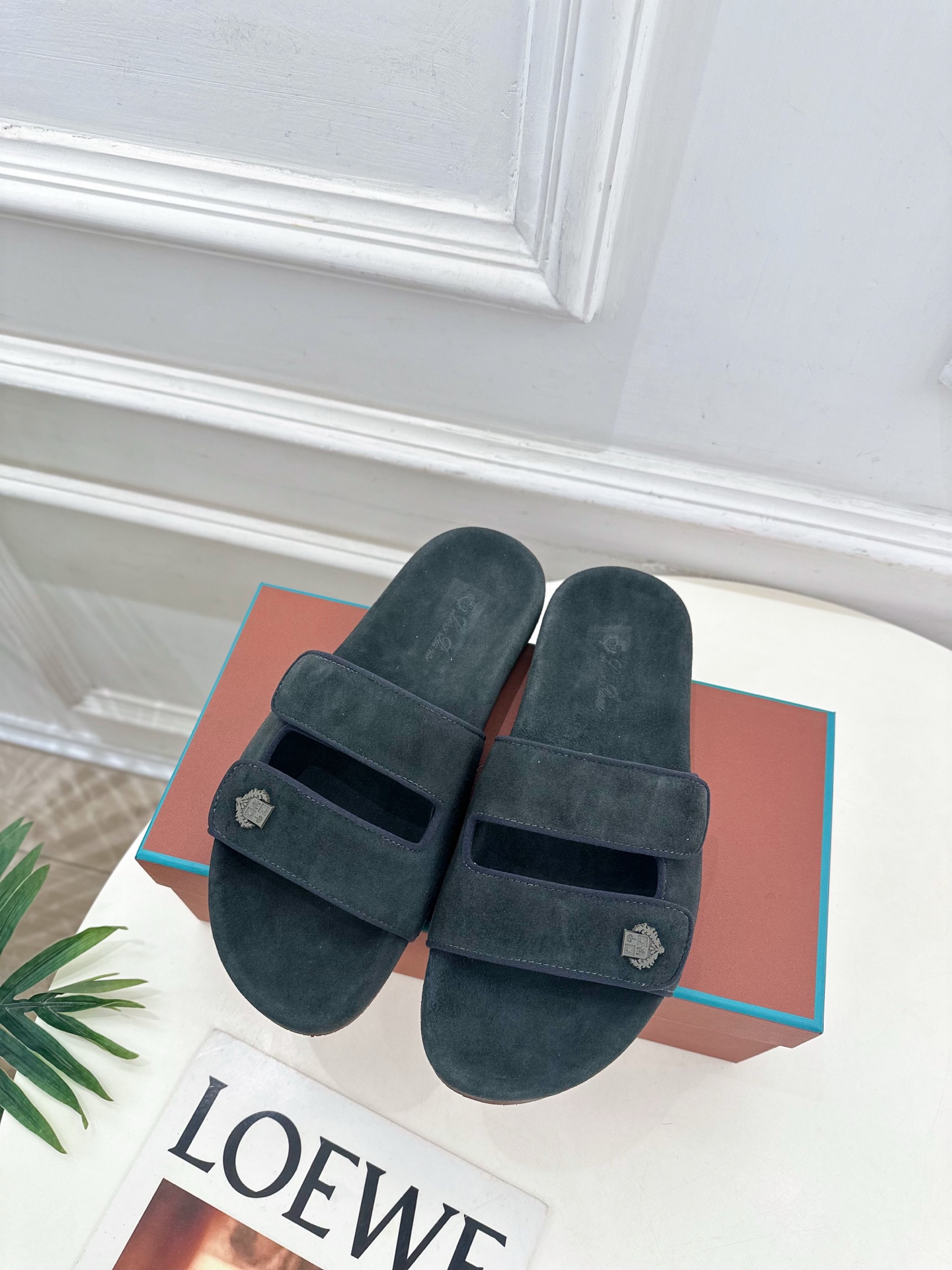 Loro Piana 乐悠翩雅 代购级别⚠️2025春夏新品 男士魔术贴休闲拖鞋—————————

L