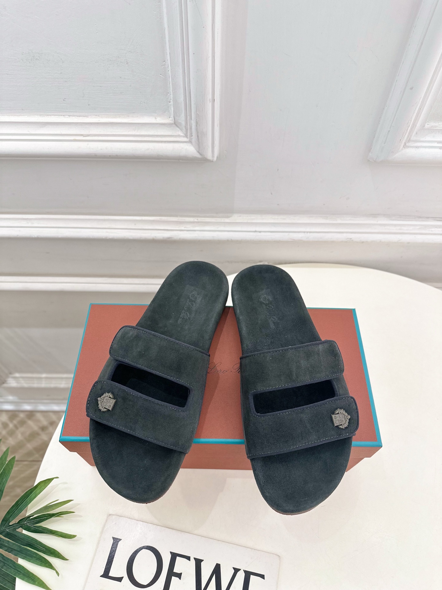 Loro Piana 乐悠翩雅 代购级别⚠️2025春夏新品 男士魔术贴休闲拖鞋—————————

L