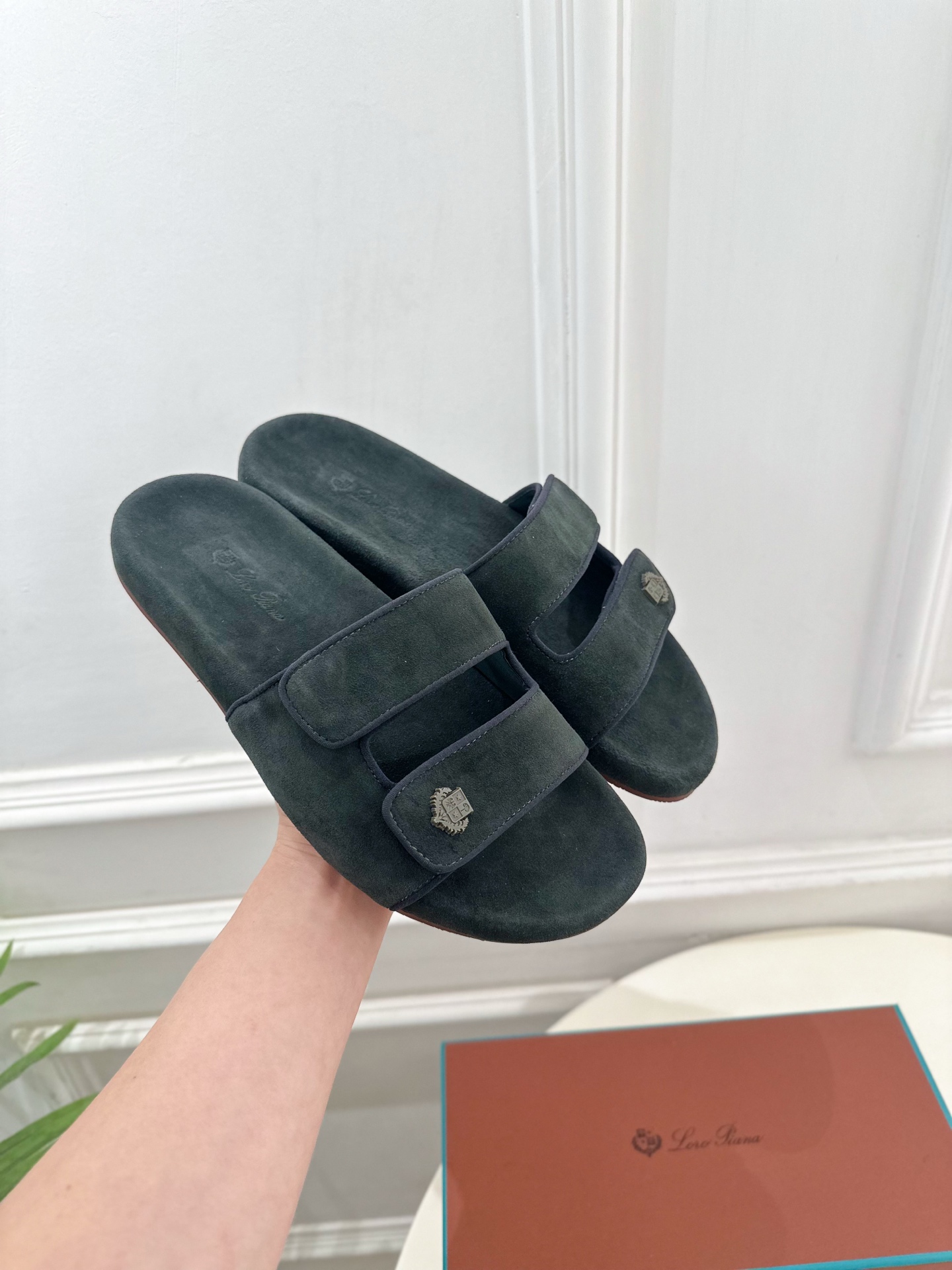 Loro Piana 乐悠翩雅 代购级别⚠️2025春夏新品 男士魔术贴休闲拖鞋—————————

L