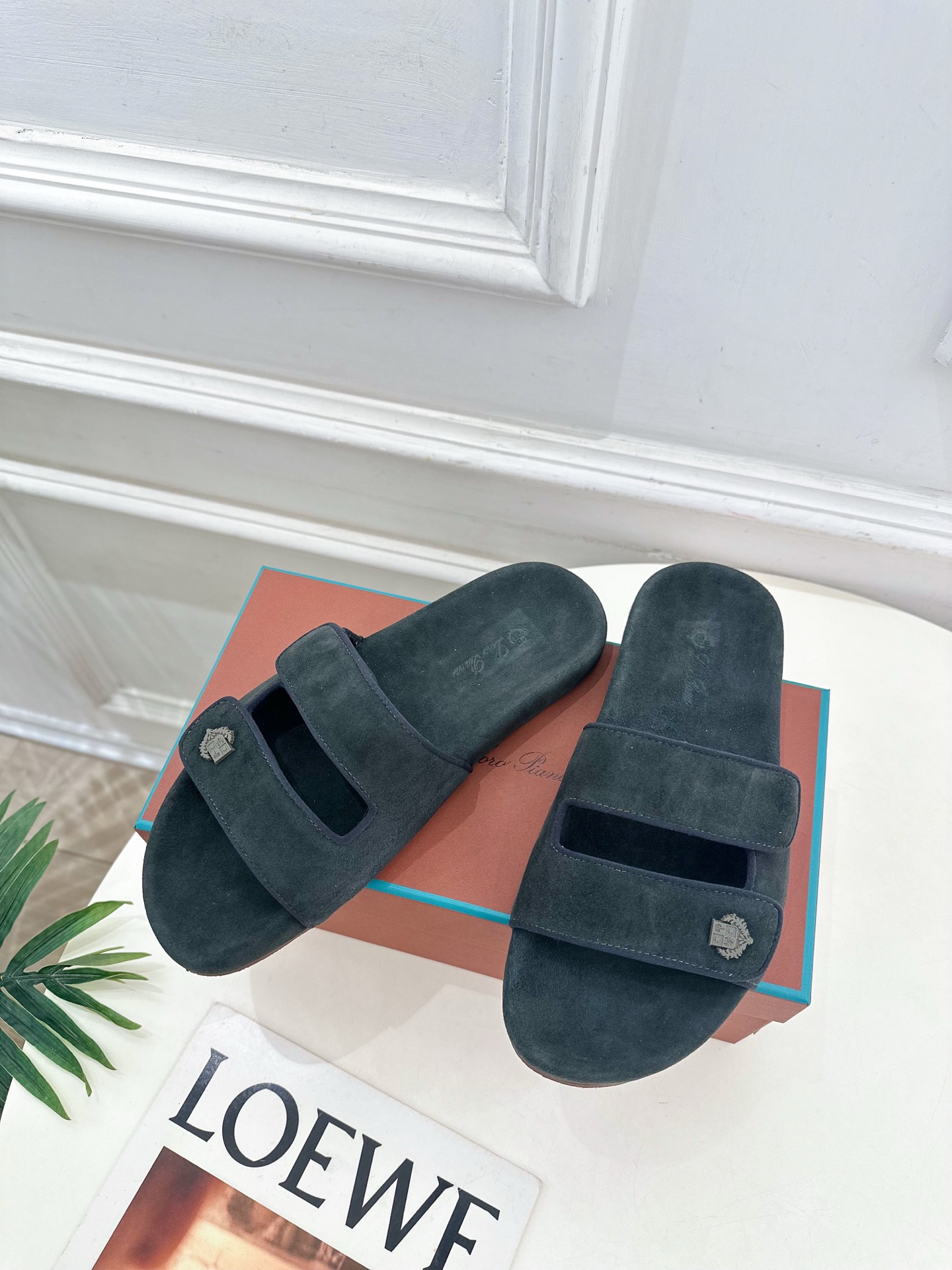 Loro Piana 乐悠翩雅 代购级别⚠️2025春夏新品 男士魔术贴休闲拖鞋—————————

L