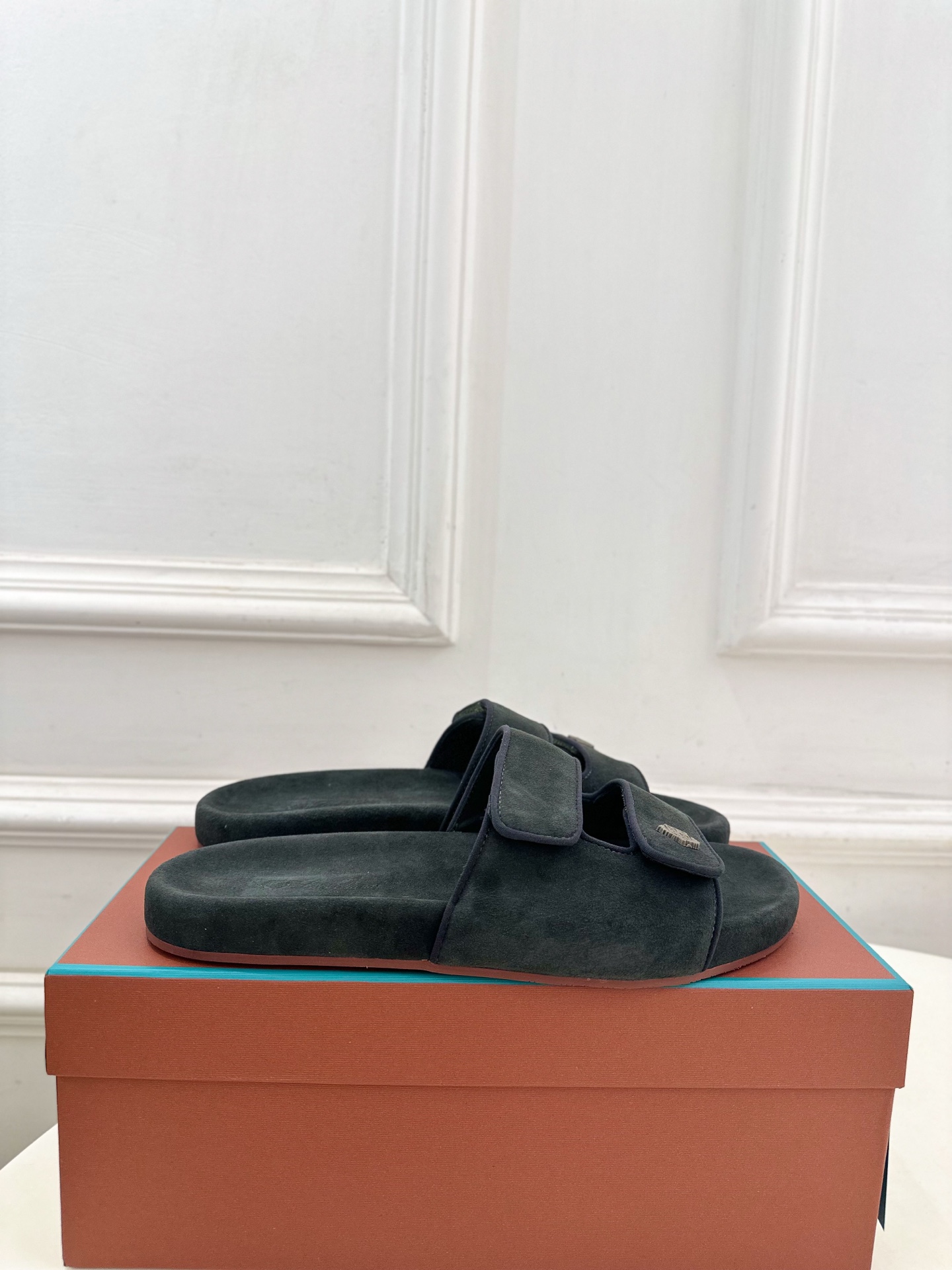 Loro Piana 乐悠翩雅 代购级别⚠️2025春夏新品 男士魔术贴休闲拖鞋—————————

L