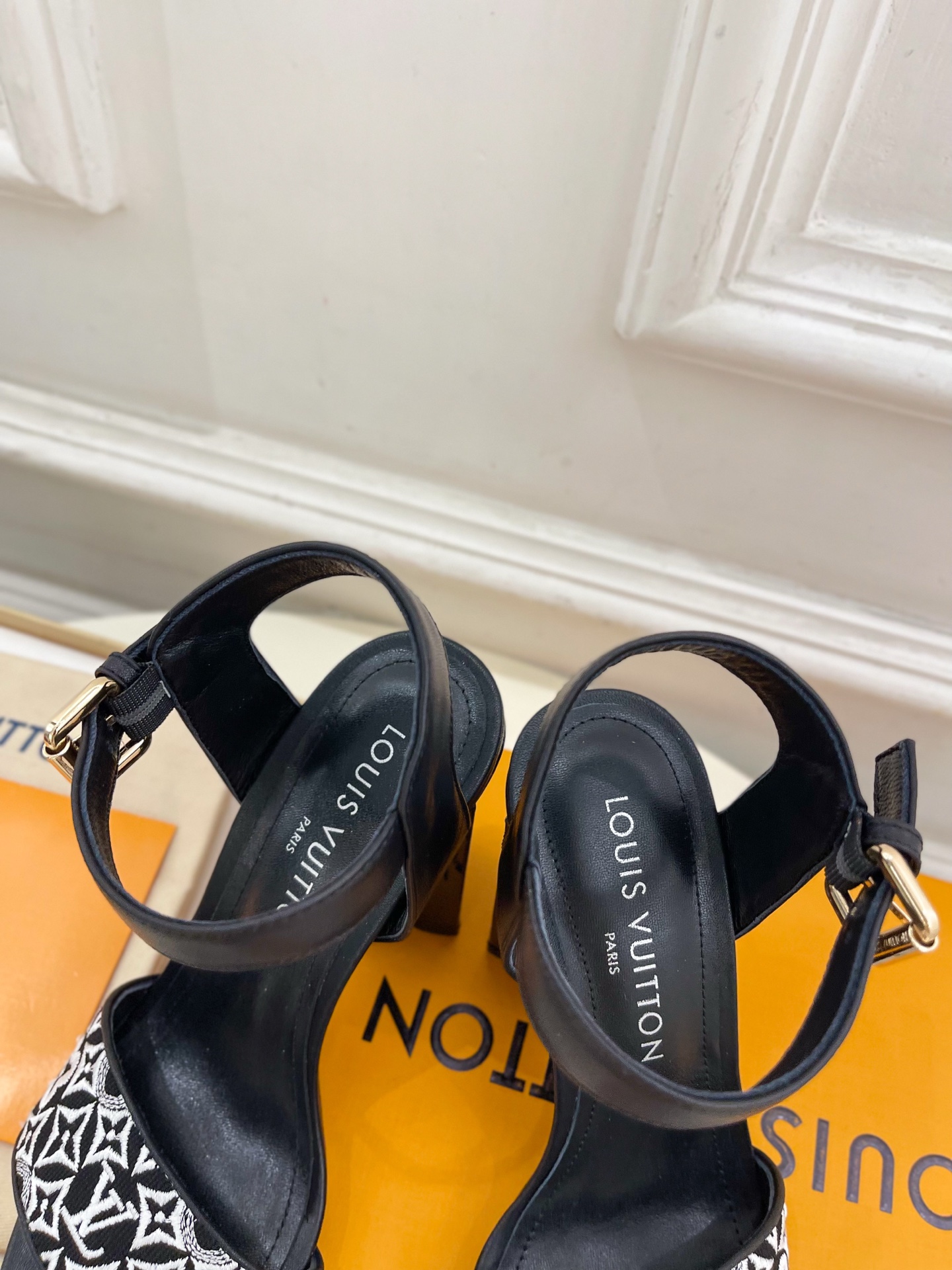 LV  | 路易威登  25𝐬𝐬 

🧡💚2025春夏新品   顶级版本⚠️原版一致
专柜主打最新款♣️